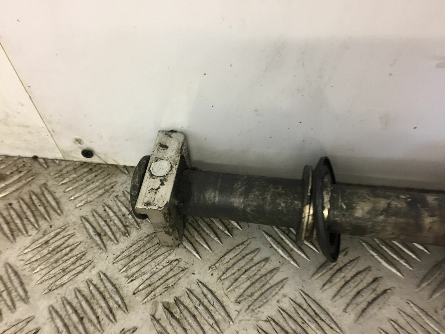 YAMAHA YZF R1 REAR WHEEL SPINDLE YEAR 2007