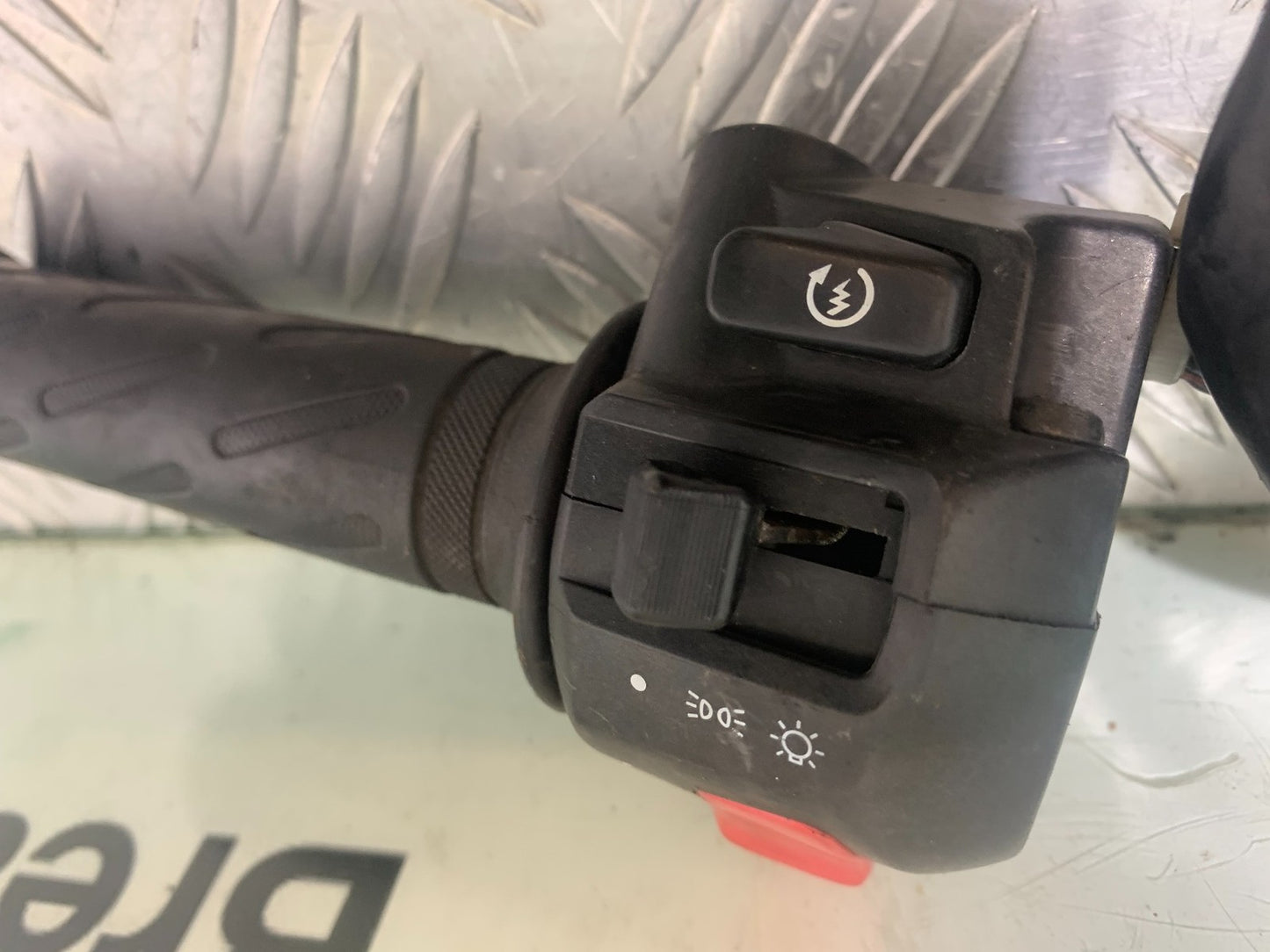 SUZUKI GSX750 INAZUMA RIGHT SWITCH GEAR YEAR 1998-2003 (CMB1308)