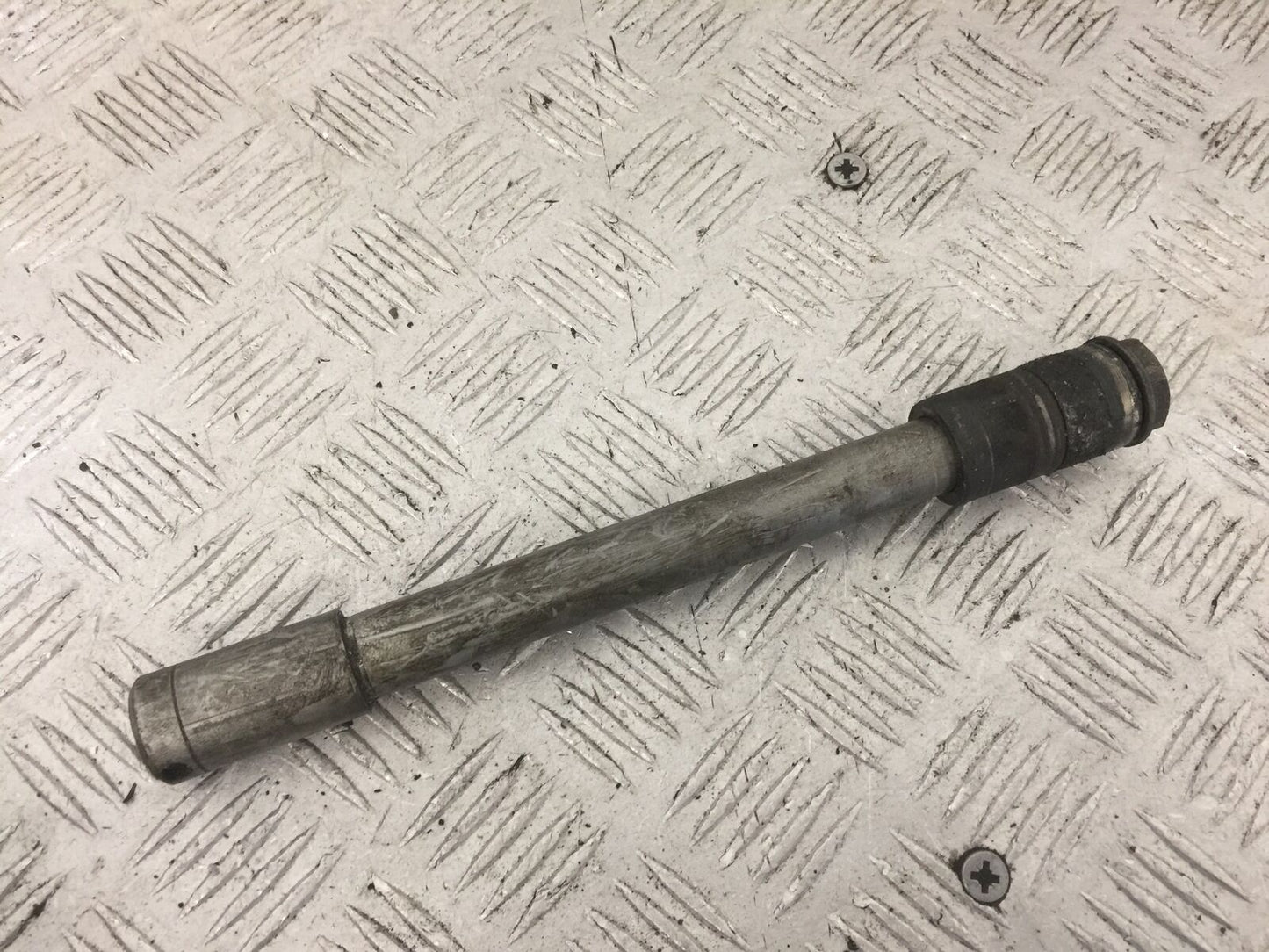 HONDA CB600 CB 600 HORNET FRONT SPINDLE YEAR 1999-02 (STOCK 865)