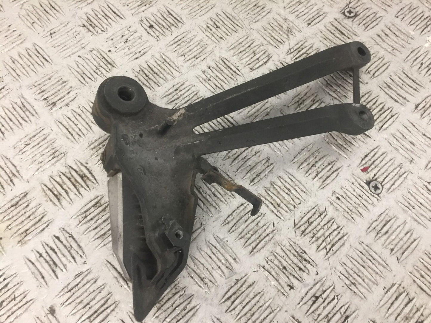 KAWASAKI Z1000 SX RIGHT REAR HANGER AND PEG YEAR 2011 (STOCK 796)