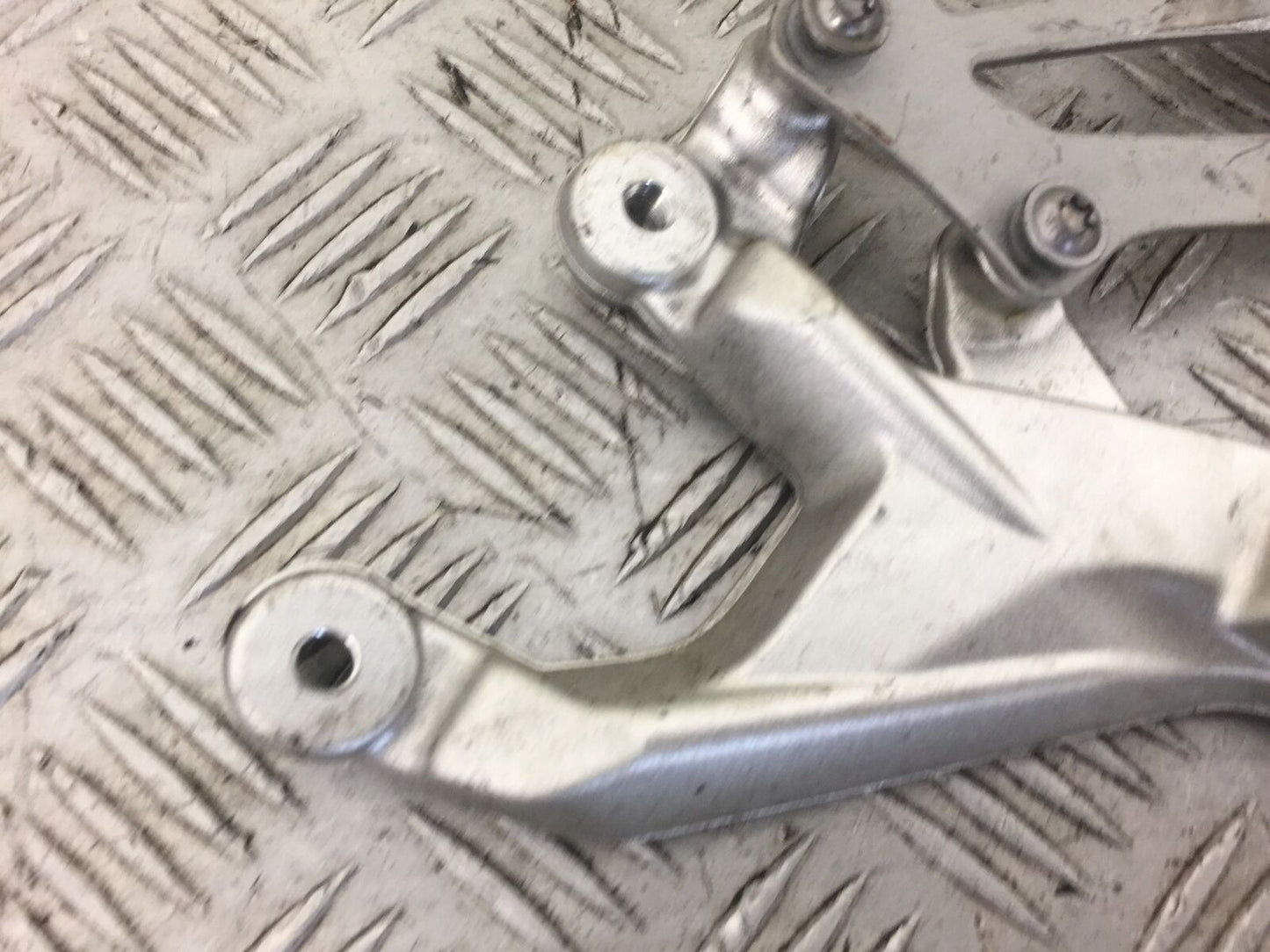 BMW S1000 RR FRONT LEFT HANGER YEAR 2015 STOCK (476)