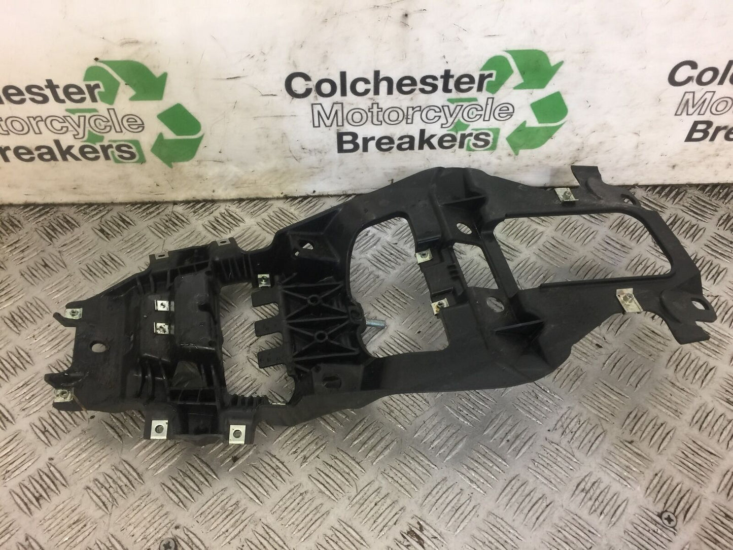 YAMAHA MT 125 MT125 UNDERTRAY 2014-2019 ABS (STOCK 544)