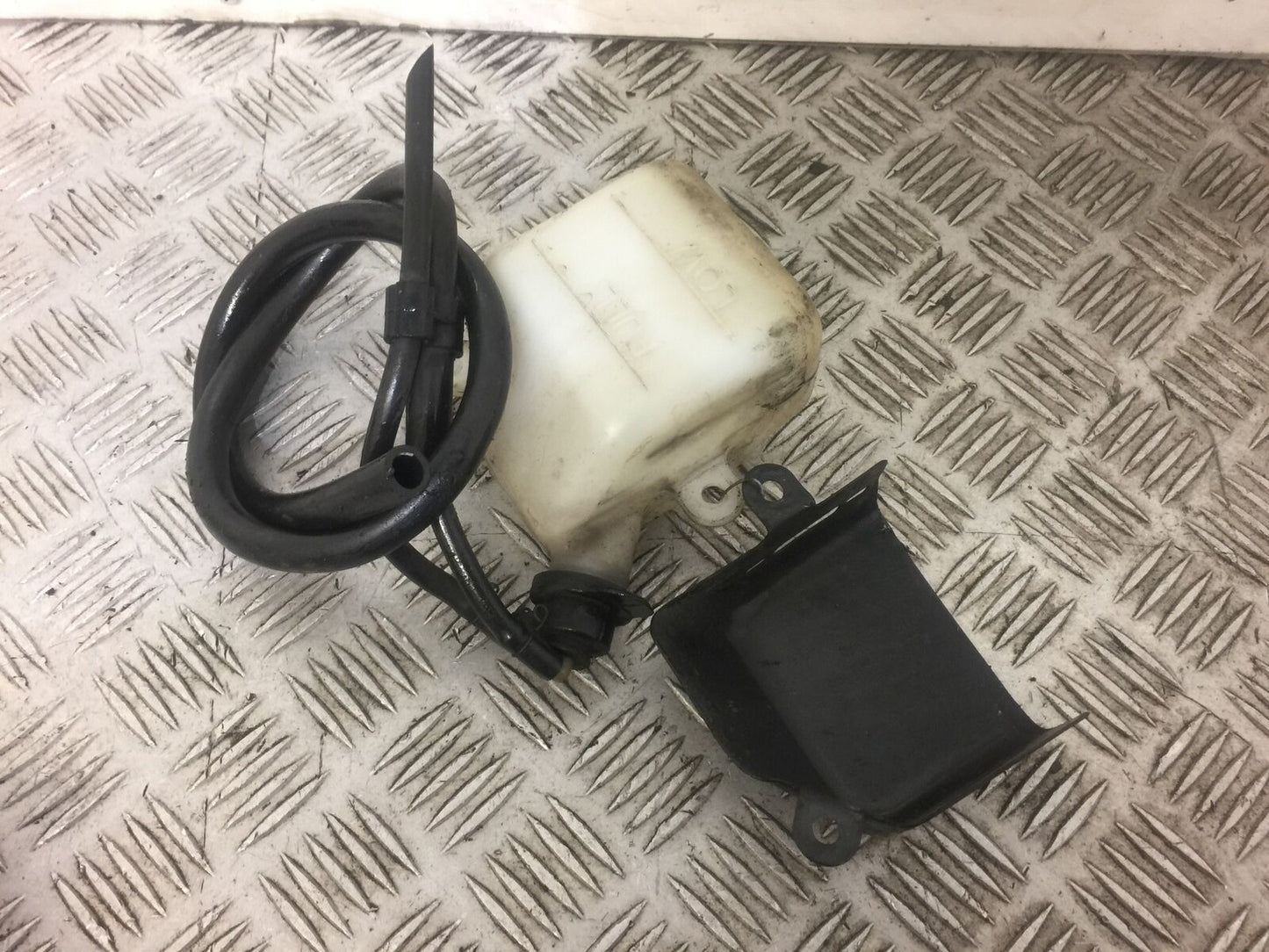 YAMAHA XJ6 XJ6-S COOLANT BOTTLE YEAR 2010 (STOCK 383)