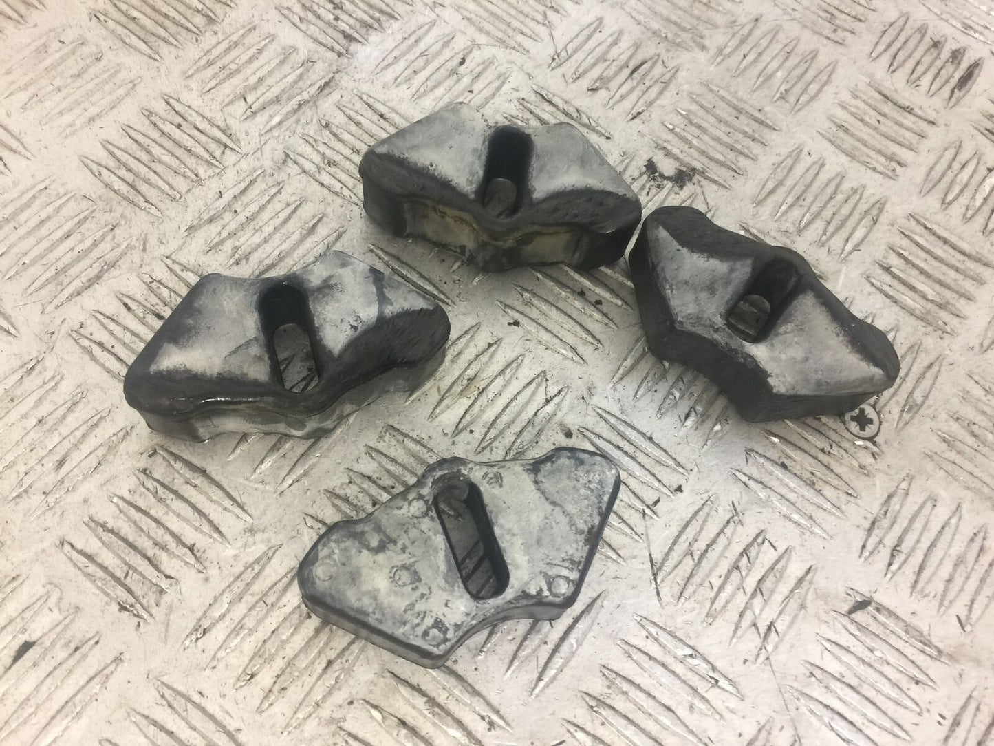HONDA XL125 VARADERO CUSH DRIVE RUBBERS YEAR 2004 (STOCK 629)