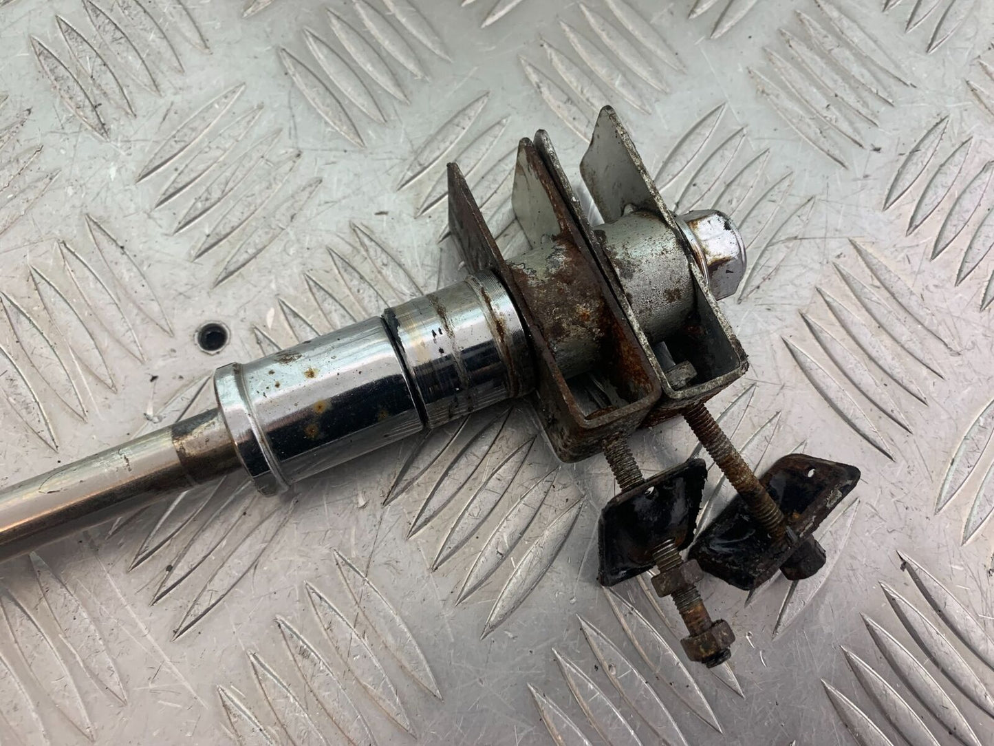 AJS DD125 REGAL RAPTOR REAR WHEEL SPINDLE YEAR 2007 (CMB1061)