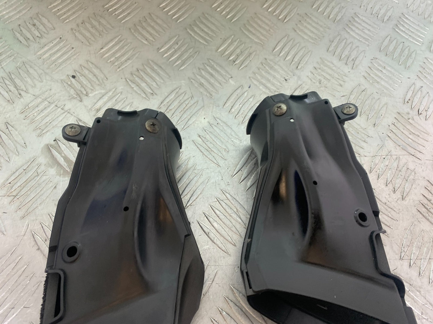 YAMAHA YZF R1 14 B BIG BANG LEFT & RIGHT AIR DUCTS 2009-14 (CMB1175)