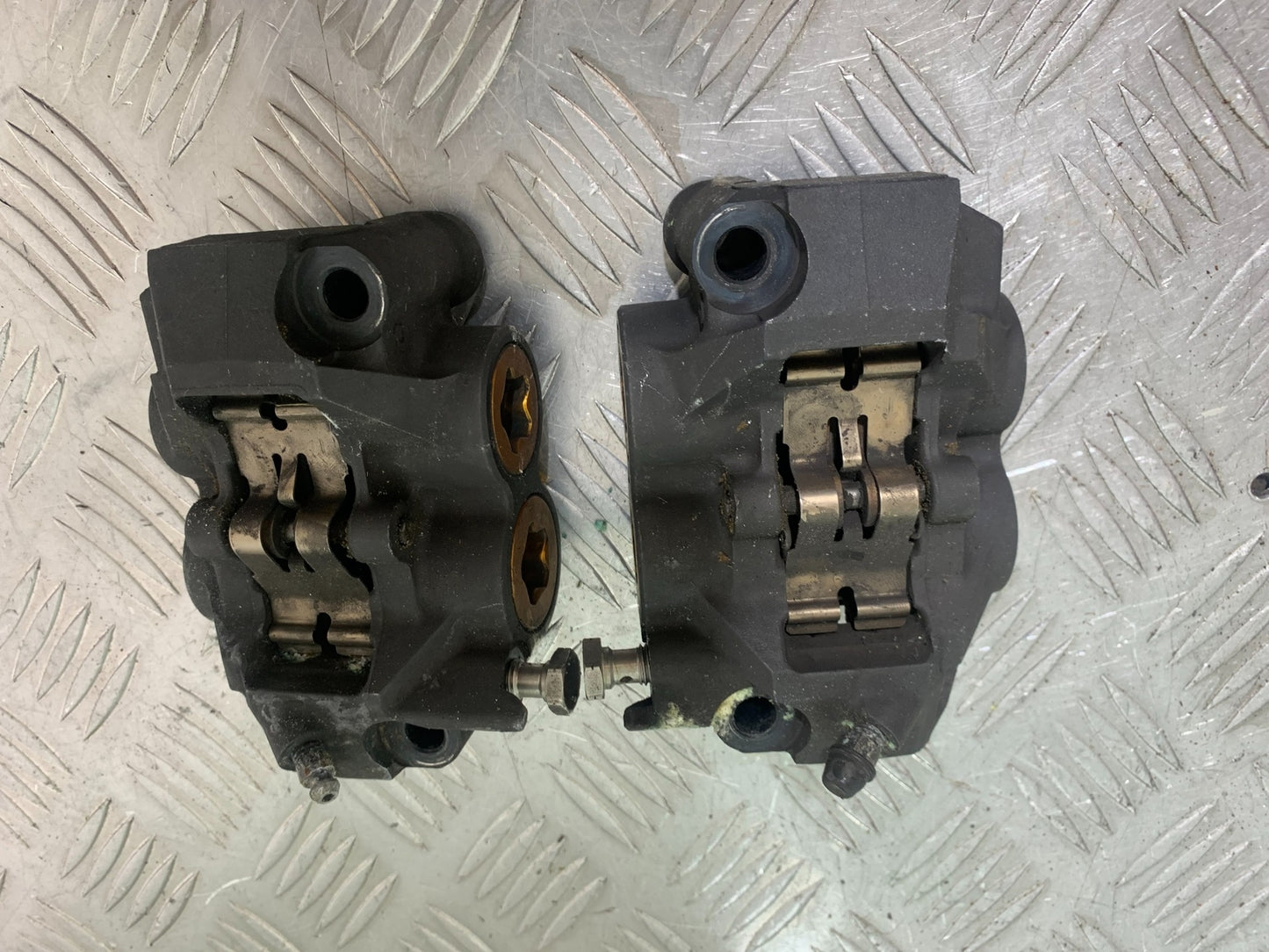 YAMAHA YZF R1 FRONT BRAKE CALIPERS YEAR 2004-2006 (CMB1155)