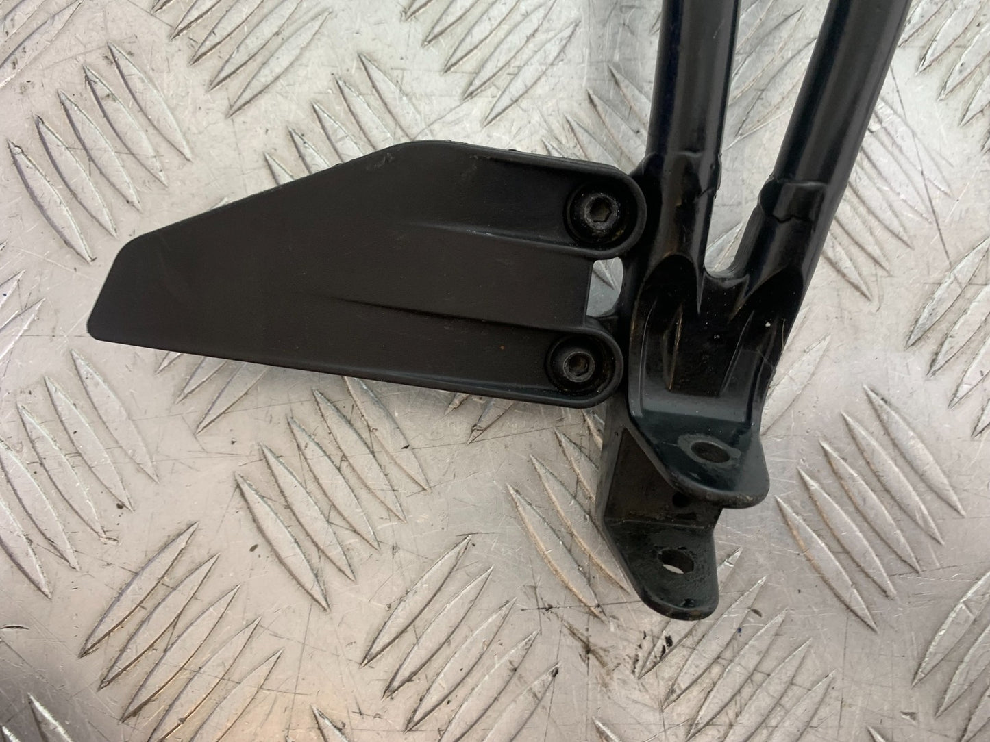 KTM DUKE 390 RIGHT REAR HANGER YEAR 2017- 2023 (CMB1314)
