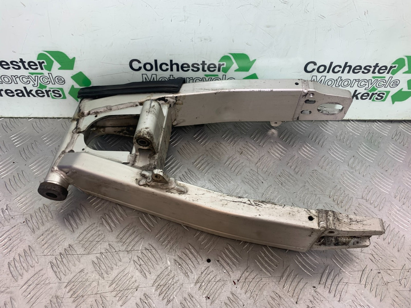 YAMAHA YZF1000 THUNDERACE SWINGARM YEAR 1997-2000 (CMB1204)