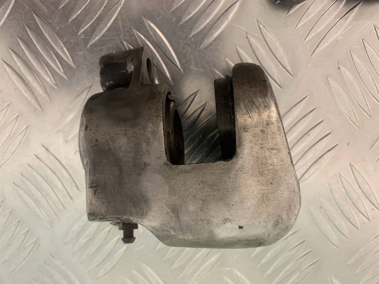 HARLEY DAVIDSON XL53C XL883 CUSTOM FRONT CALIPER YEAR 2001 (STOCK 960)