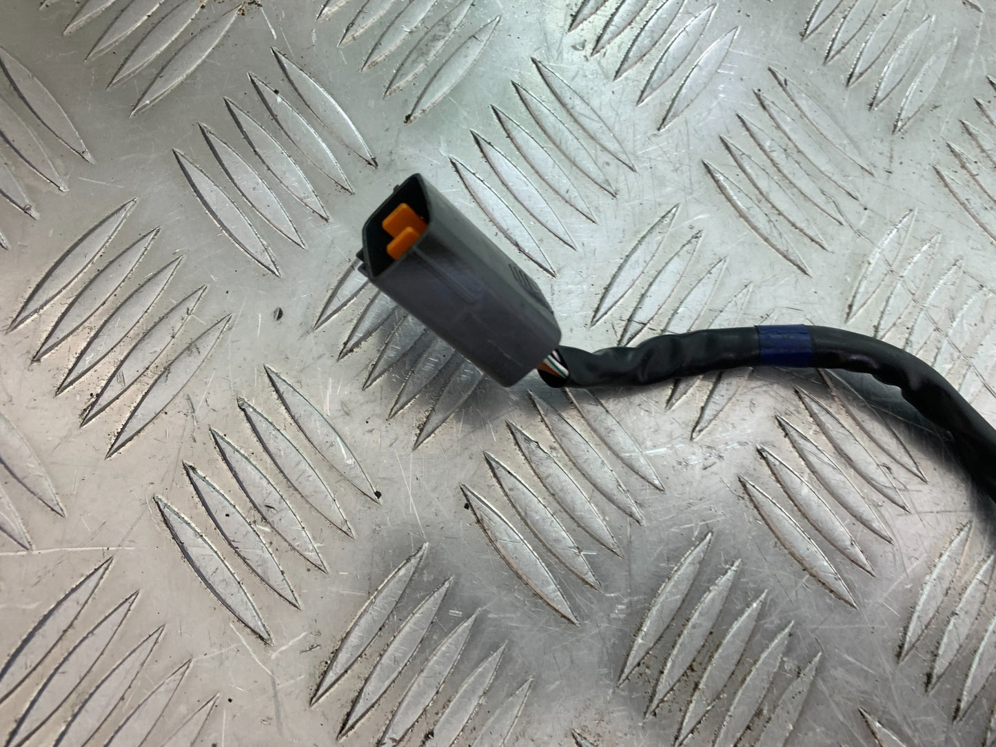 TRIUMPH TRIDENT 660 ECU LOCKS 2X KEYS YEAR 2021-2024 (CMB1148)