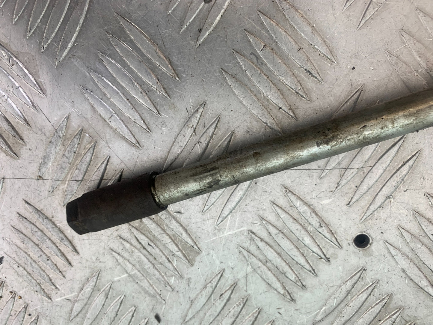 YAMAHA XV535 XV 535 VIRAGO REAR WHEEL SPINDLE YEAR 1994-02 (CMB1162)