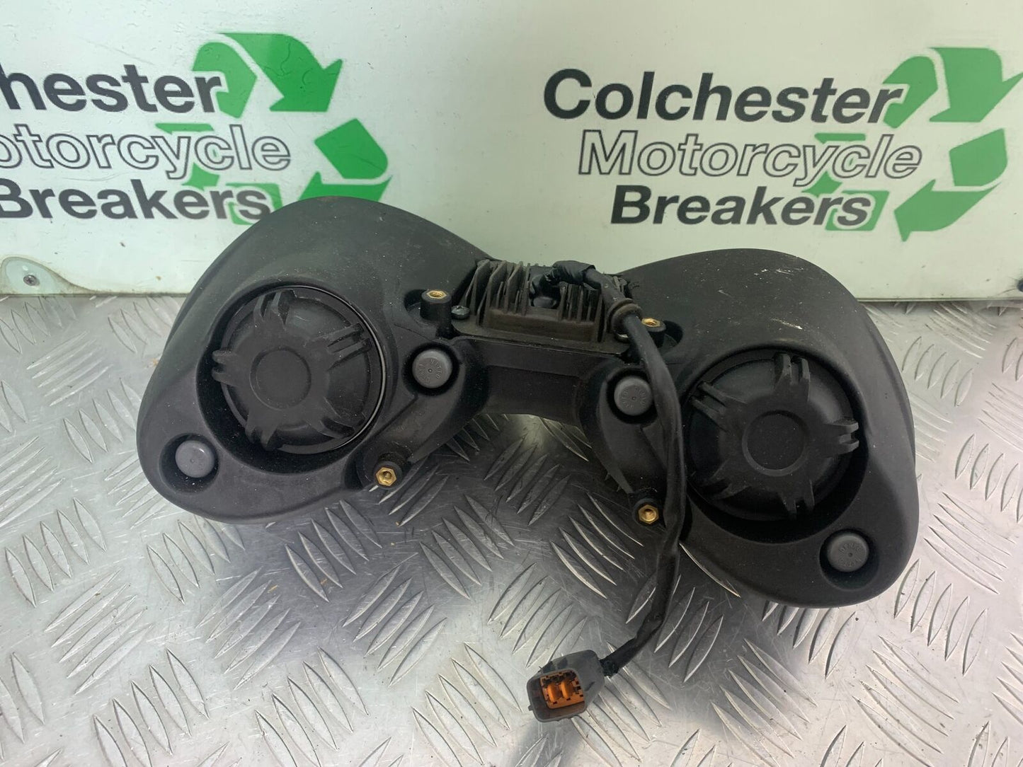 TRIUMPH 1050 SPEED TRIPLE HEADLIGHT (DAMAGED) YEAR 2018-2020 (CMB1029)
