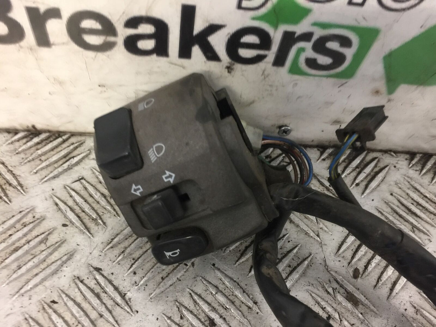 YAMAHA YZF600 YZF 600 THUNDERCAT LEFT SWITCH GEAR 1998 (STOCK 428)