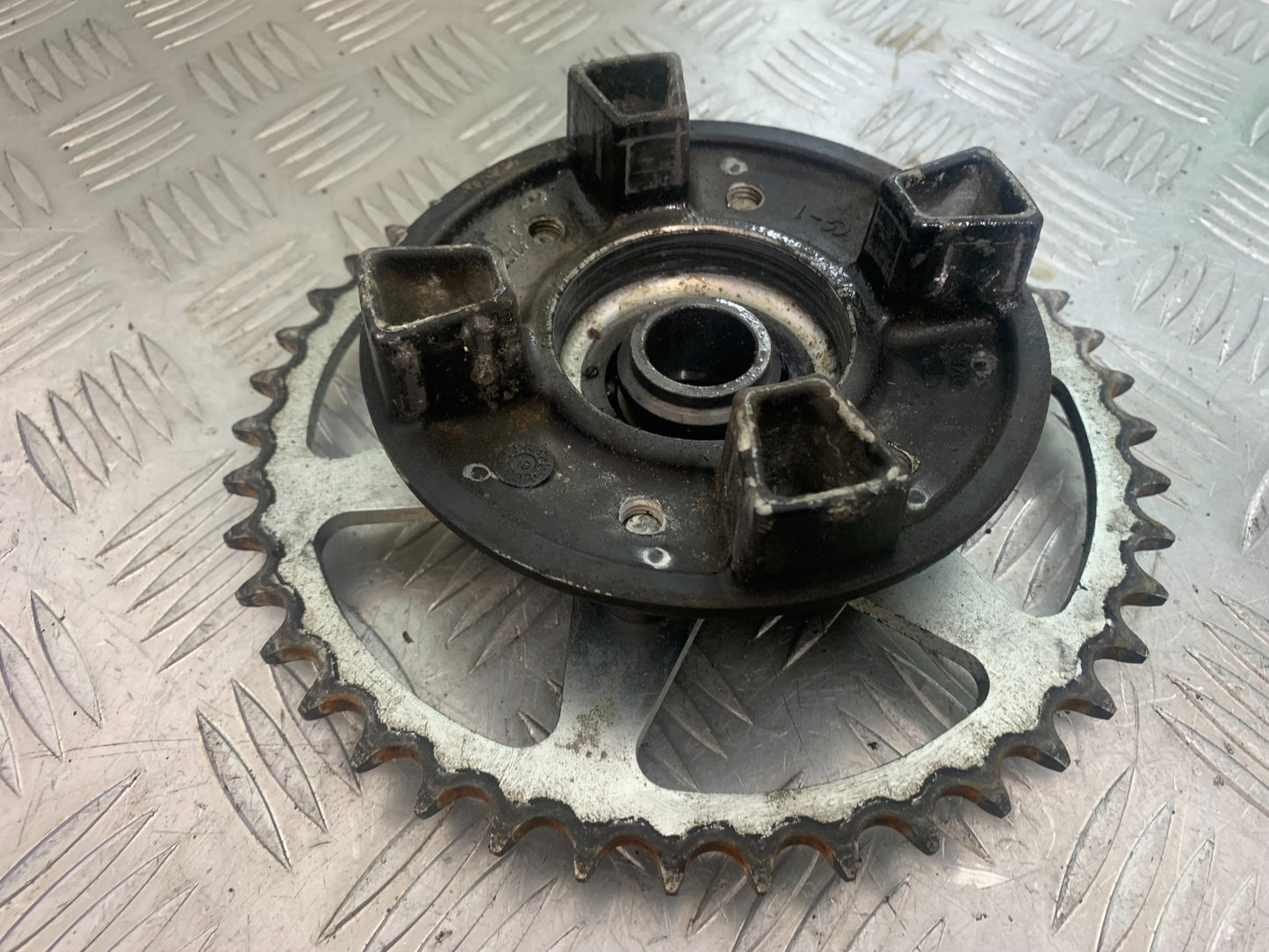 KAWASAKI ZX6R ZX6 R P7F P8F SPROCKET CARRIER YEAR 2007-08 (CMB1165)