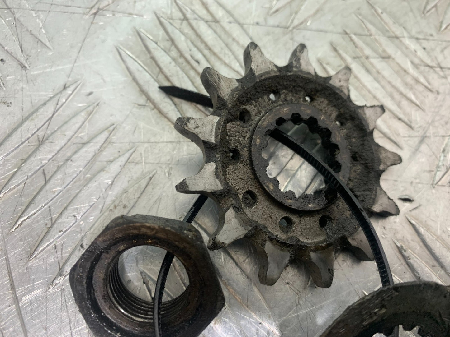 KAWASAKI KXF450 KXF 450 FRONT SPROCKET NUT AND WASHER YEAR 2009-2015 CMB1217)