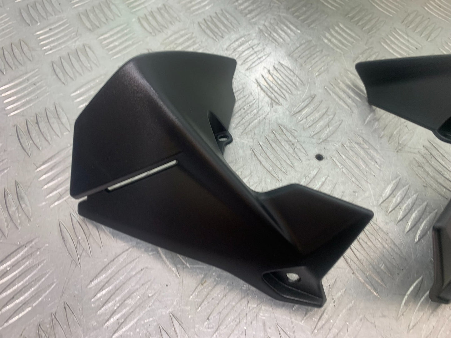 BMW R1200 R 1200 GS LEFT & RIGHT TANK INNER PANELS YEAR 2013-2016 (CMB1257)
