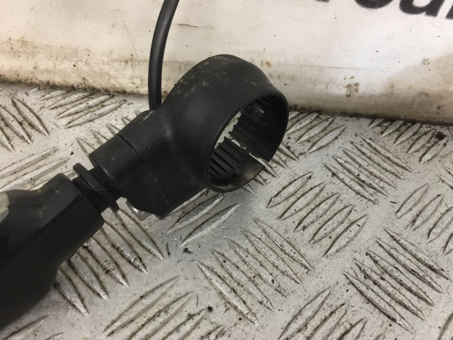 TRIUMPH 900 STREET SCRAMBLER FRONT LEFT INDICATOR YEAR 2018 (STOCK 896)