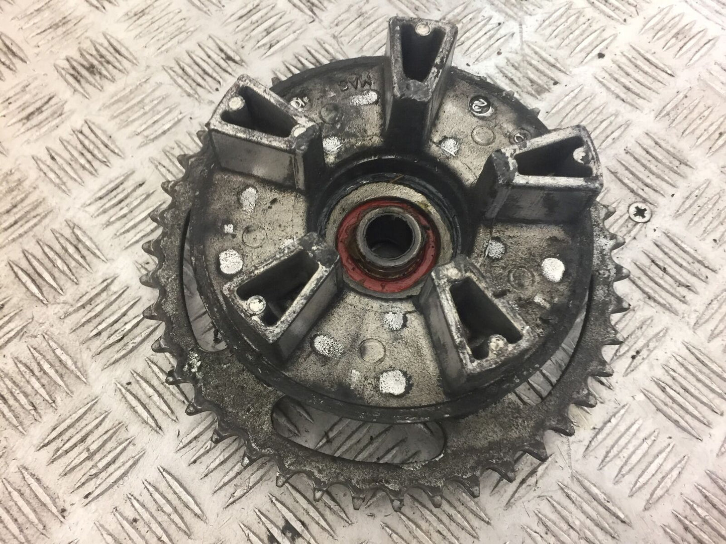 HONDA CB900 CB 900 HORNET SPROCKET CARRIER YEAR 2002 STOCK 395
