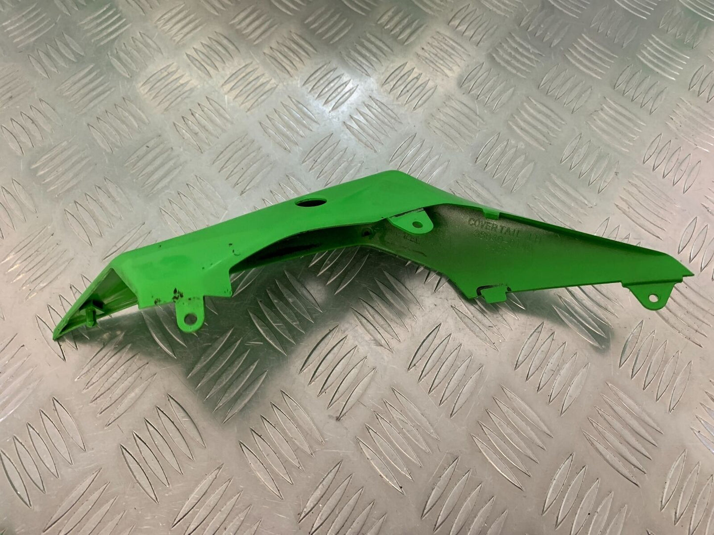 KAWASAKI NINJA 250 SL LEFT SEAT PANEL YEAR 2015-2017 (STOCK 983)