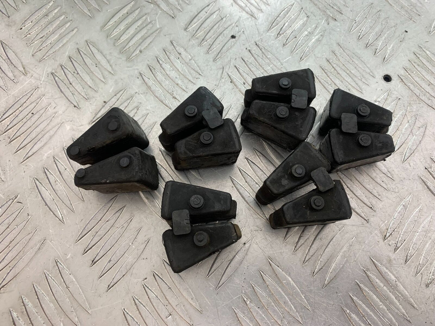 YAMAHA YZF600 YZF 600 THUNDERCAT CUSH DRIVE RUBBERS 1996-2003 (CMB1105)