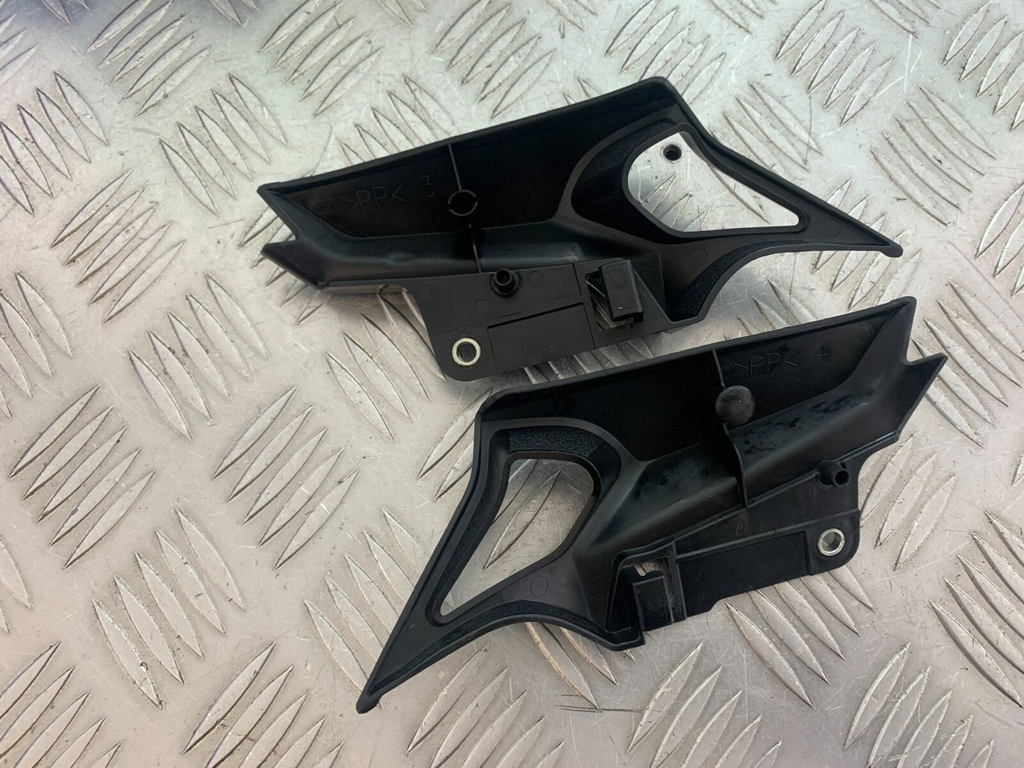 YAMAHA XJ6 XJ6-S LEFT AND RIGHT INFILLS YEAR 2009-2015 (CMB1070)