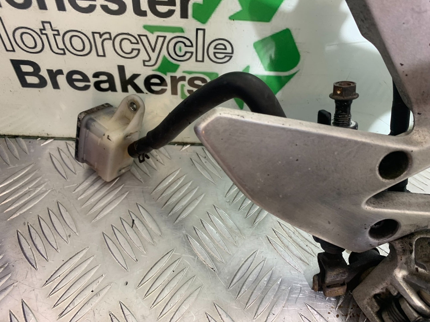 HONDA CB500 F CB500F FRONT RIGHT HANGER YEAR 2013-2015 (CMB1235)