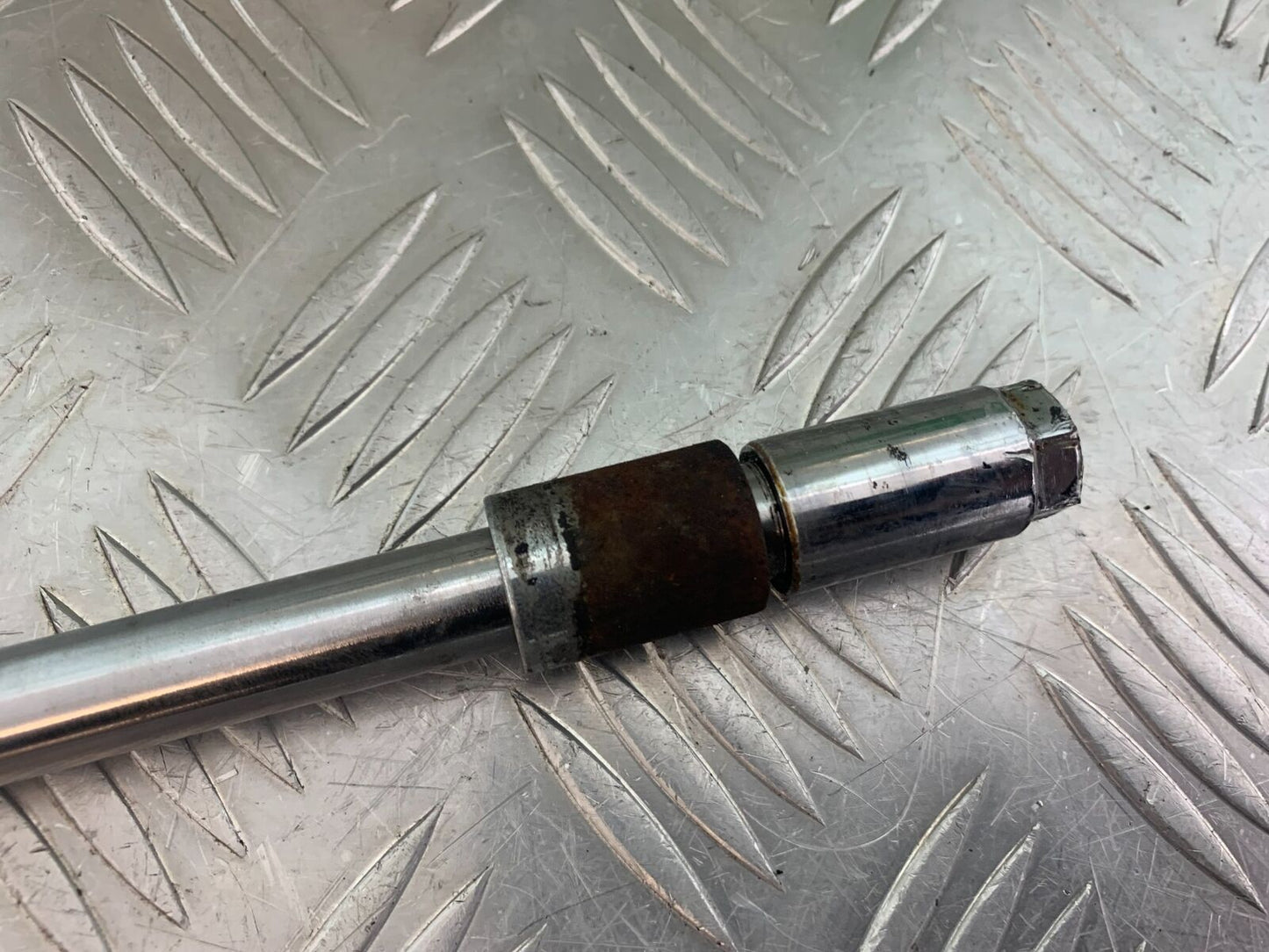 AJS DD125 REGAL RAPTOR FRONT WHEEL SPINDLE YEAR 2007 (CMB1061)