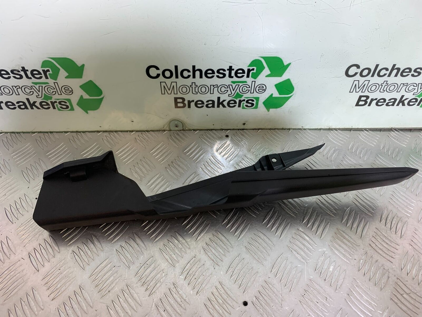 HONDA CBR500R CBR 500 R CHAIN GUARD YEAR 2016 (CMB1066)