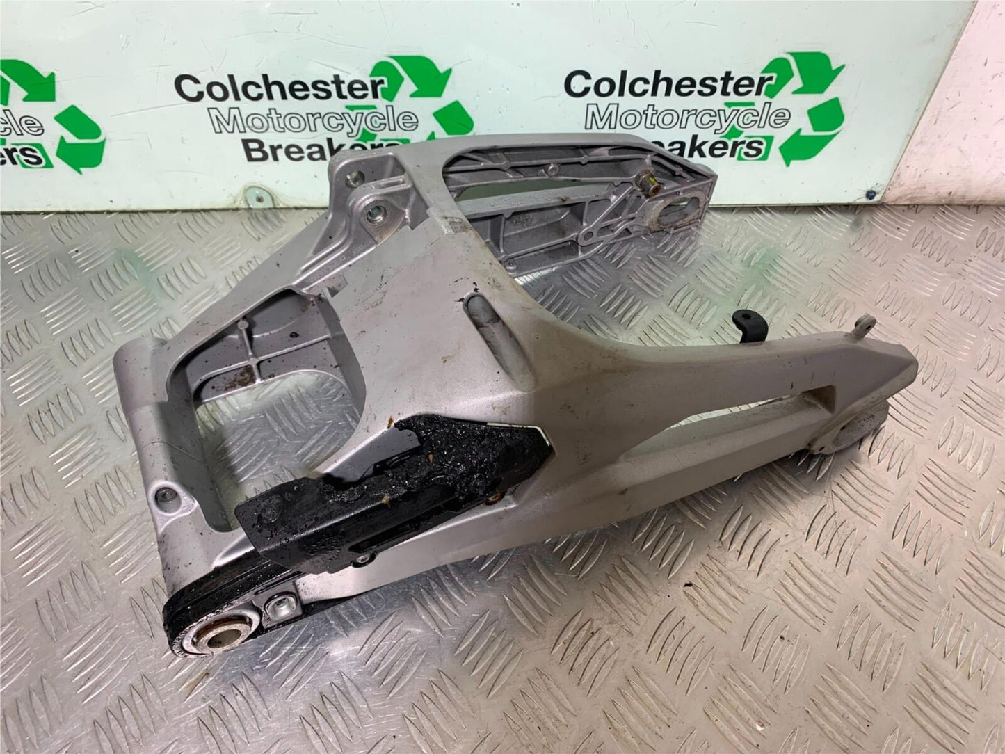 APRILIA SL750 SL 750 SHIVER SWINGARM YEAR 2012 (CMB1074)