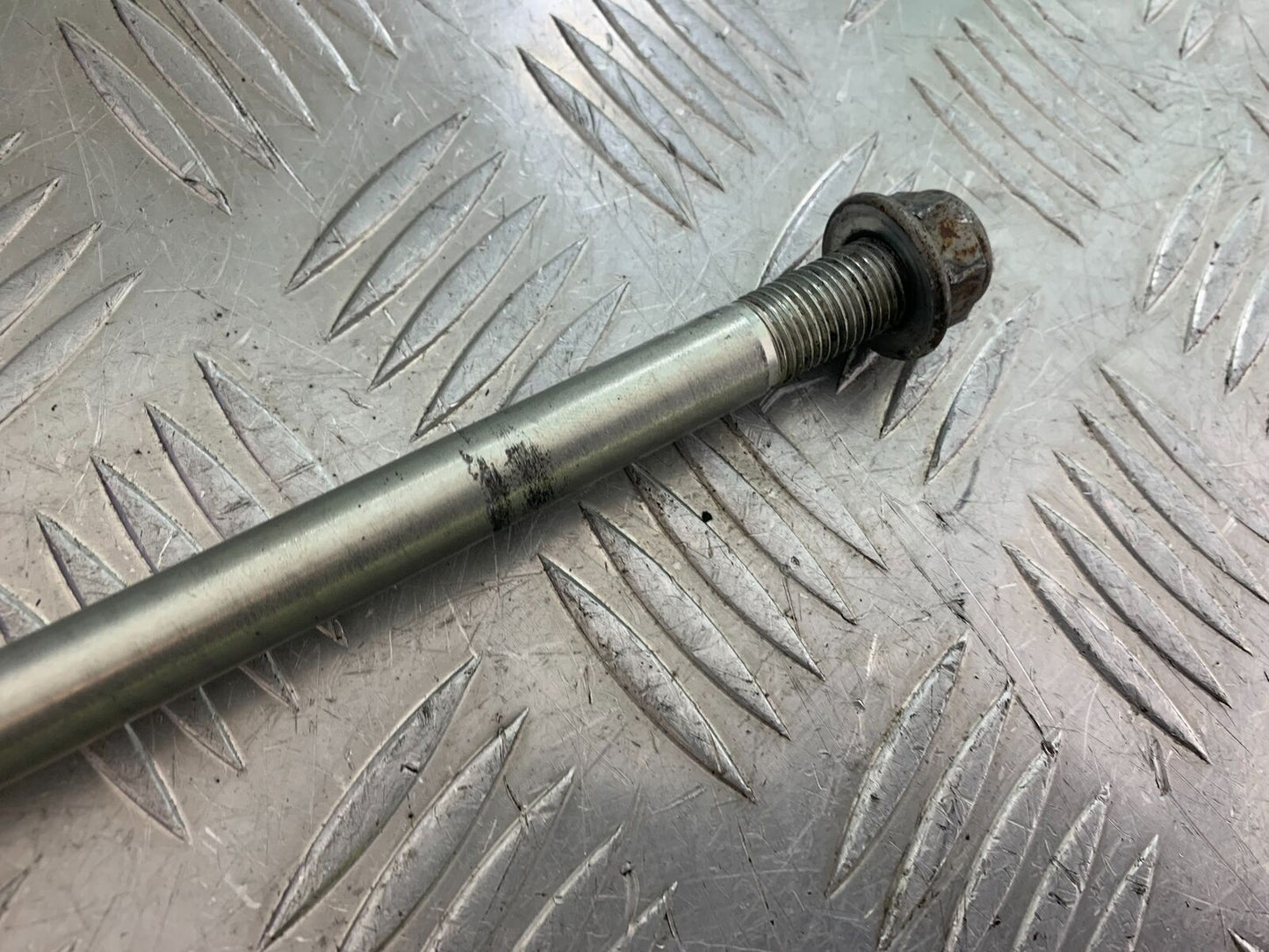 BENELLI TORNADO TNT 125 SWINGARM SPINDLE YEAR 2024 (CMB1090)