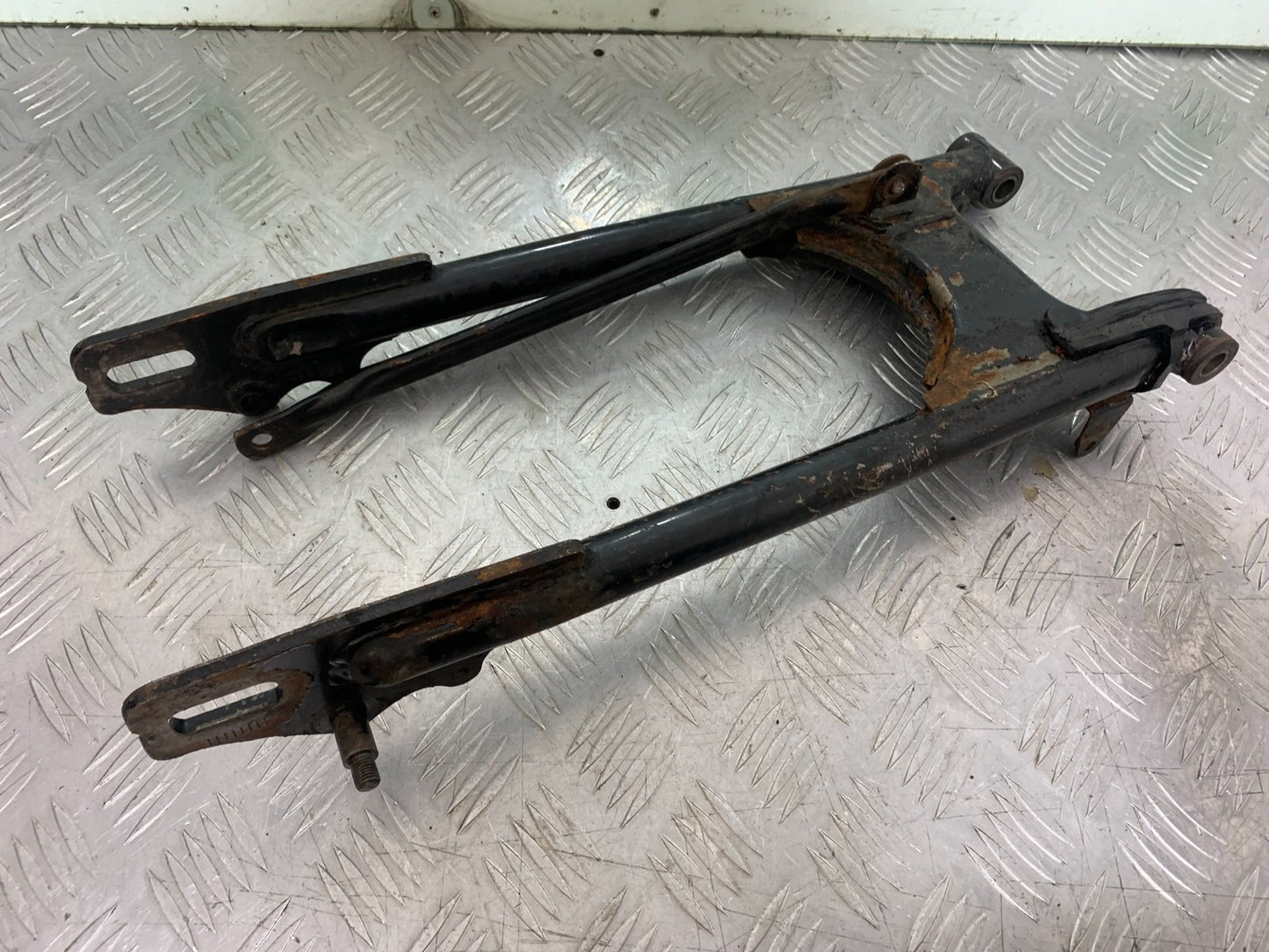 YAMAHA YBR125 CUSTOM SWINGARM YEAR 2008-2016 (CMB1192)