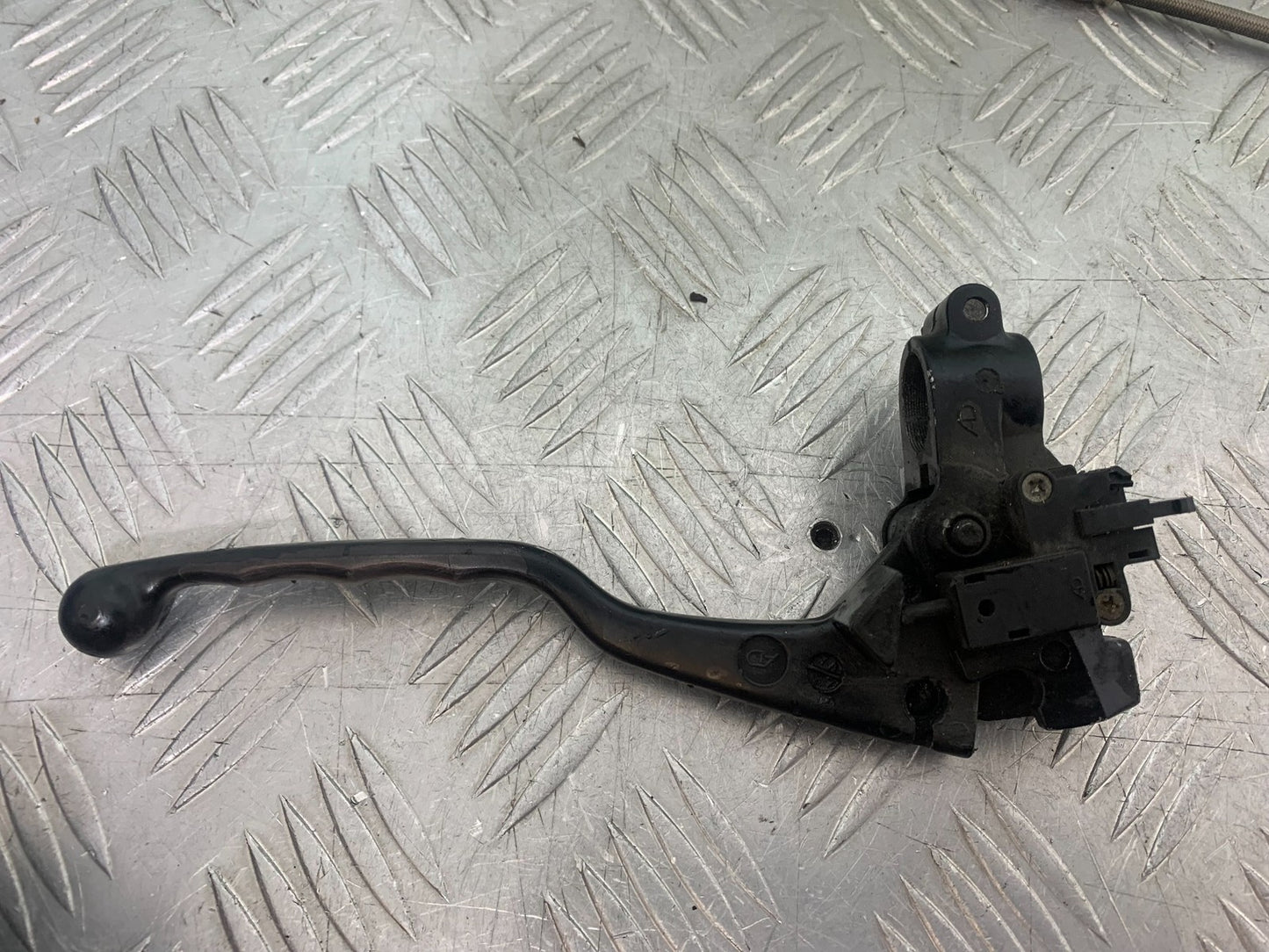 KAWASAKI GPZ600 GPZ 600 CLUTCH LEVER AND BRACKET YEAR 1988-90 (CMB1258)
