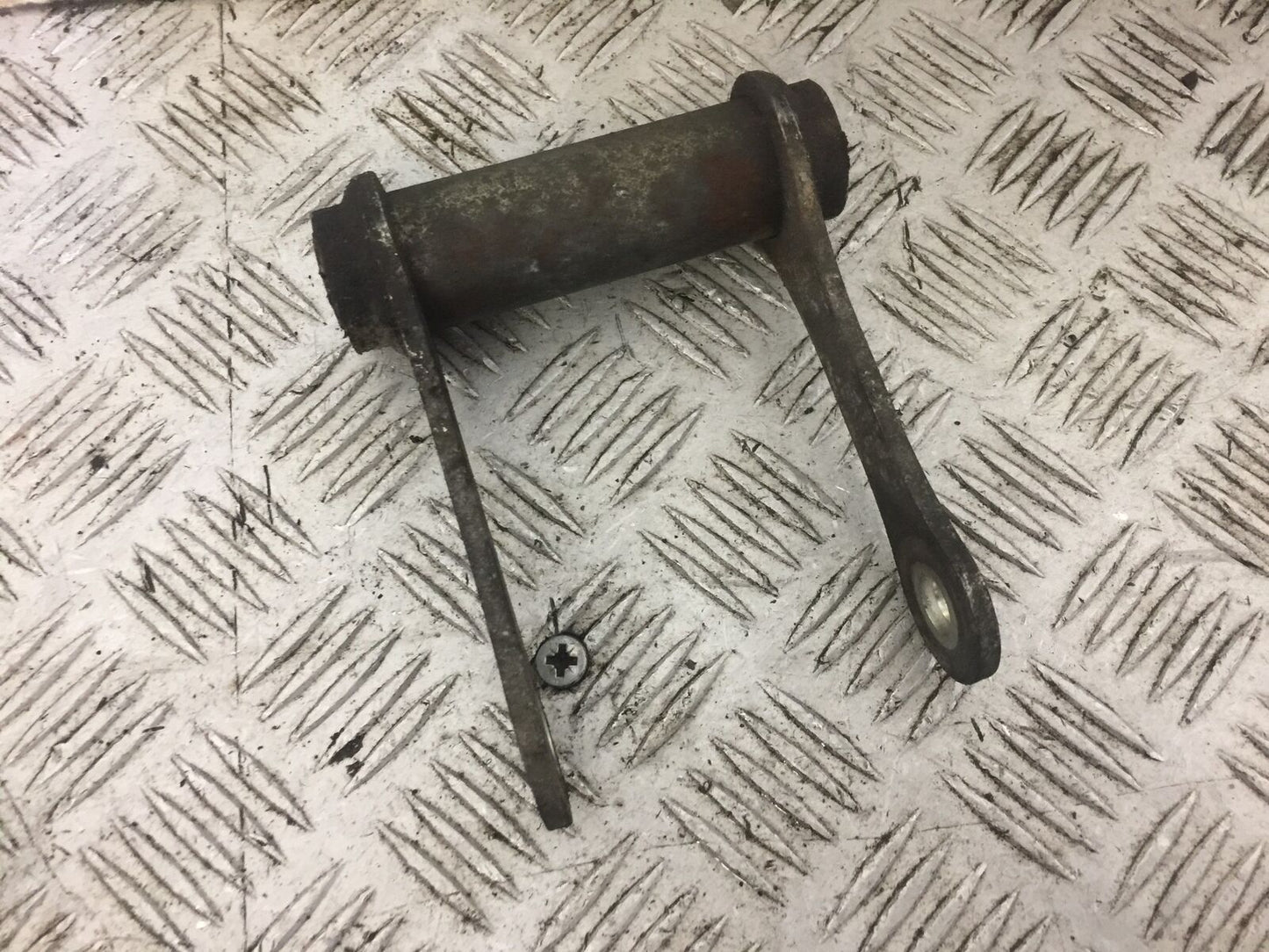 TRIUMPH 595 DAYTONA REAR SHOCK LINKAGE YEAR 1997-1998 (STOCK 691)
