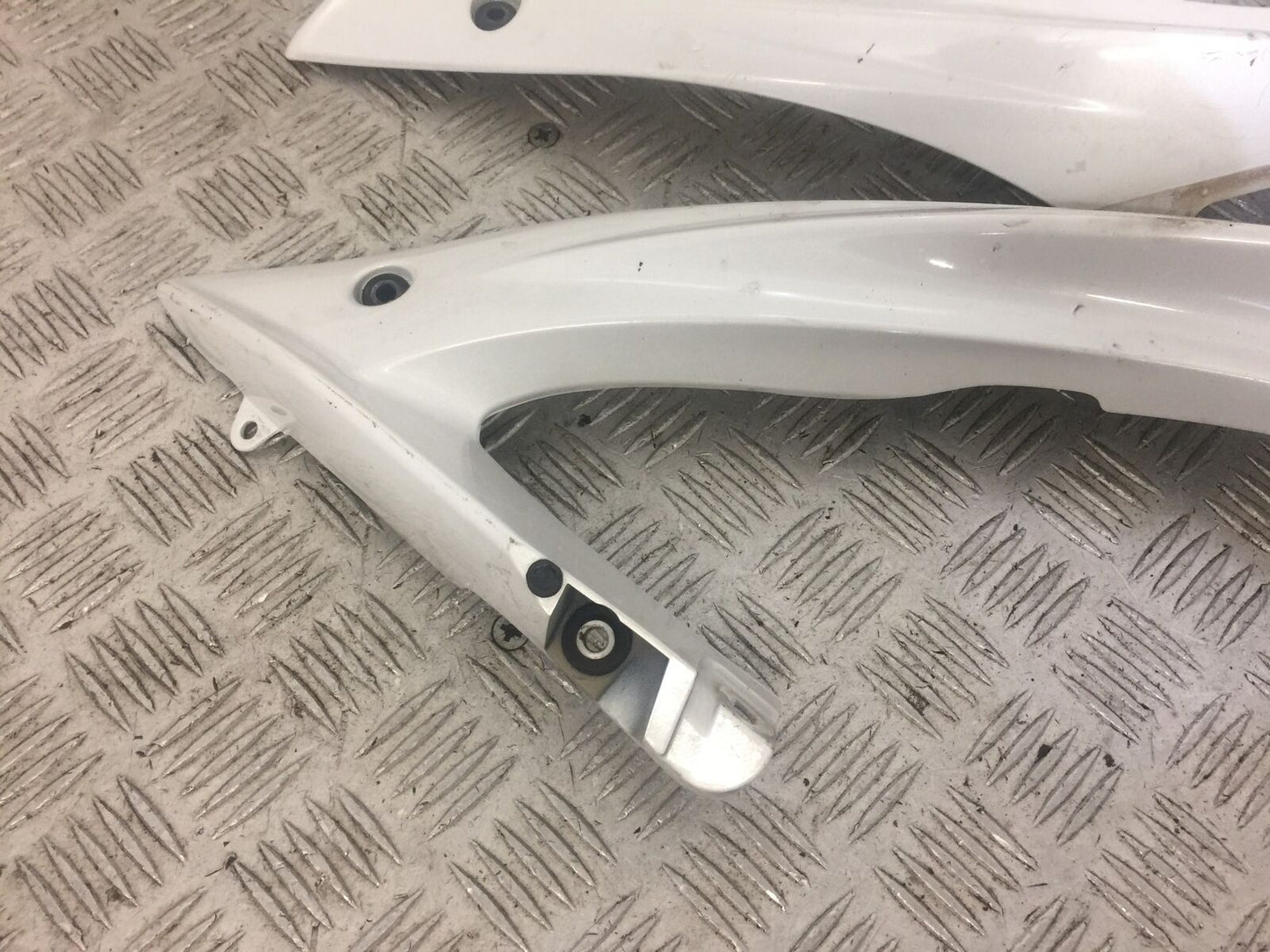 YAMAHA R6 LEFT AND RIGHT SIDE INFILLS YEAR 2008-2014 (STOCK 637)