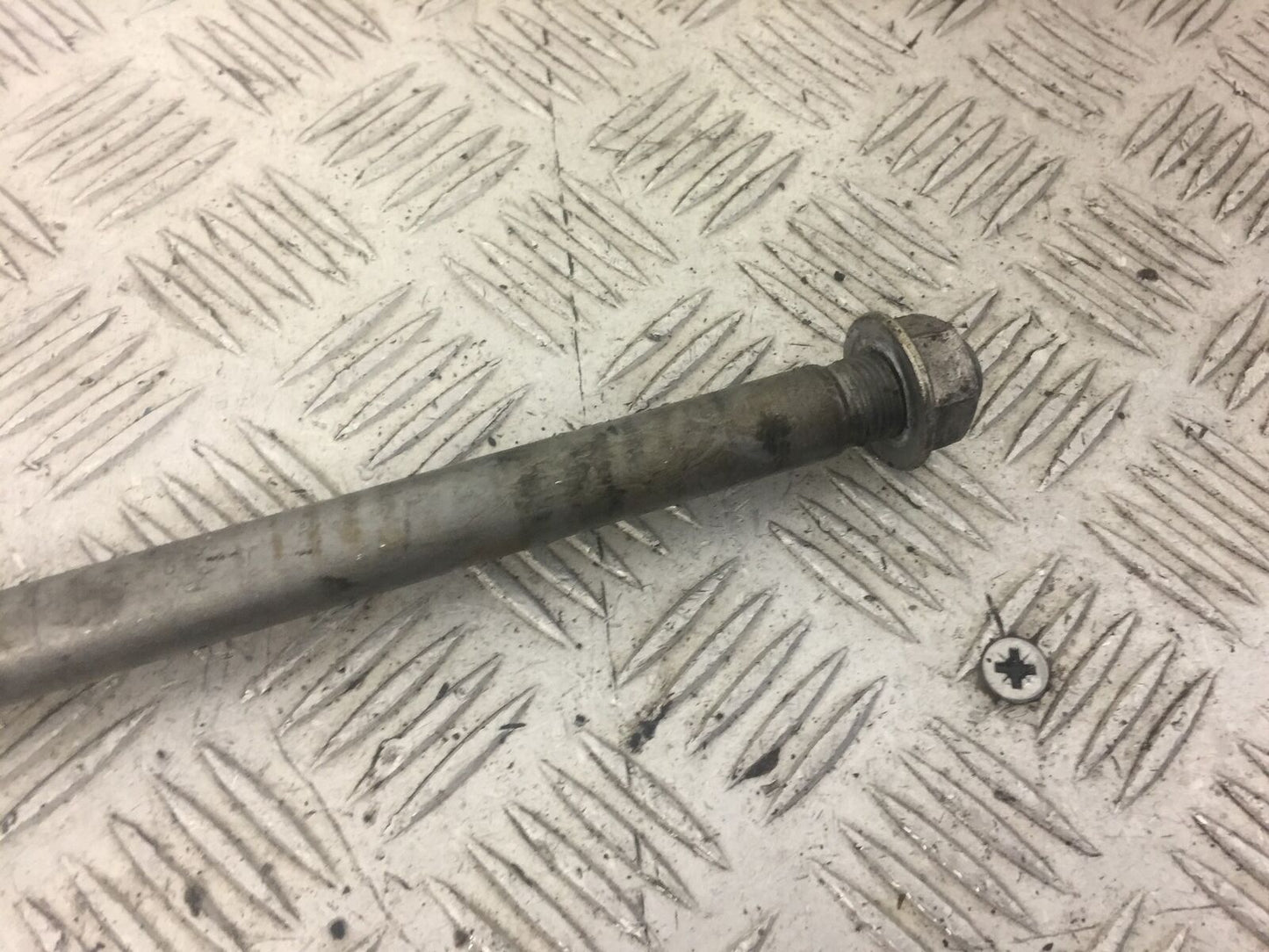 KAWASAKI NINJA 400 SWINGARM SPINDLE YEAR 2019 (STOCK 635)