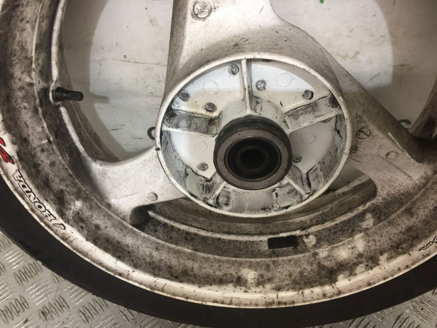 HONDA VTR1000 VTR 1000 FIRESTORM REAR WHEEL YEAR 2002 (STOCK 794)