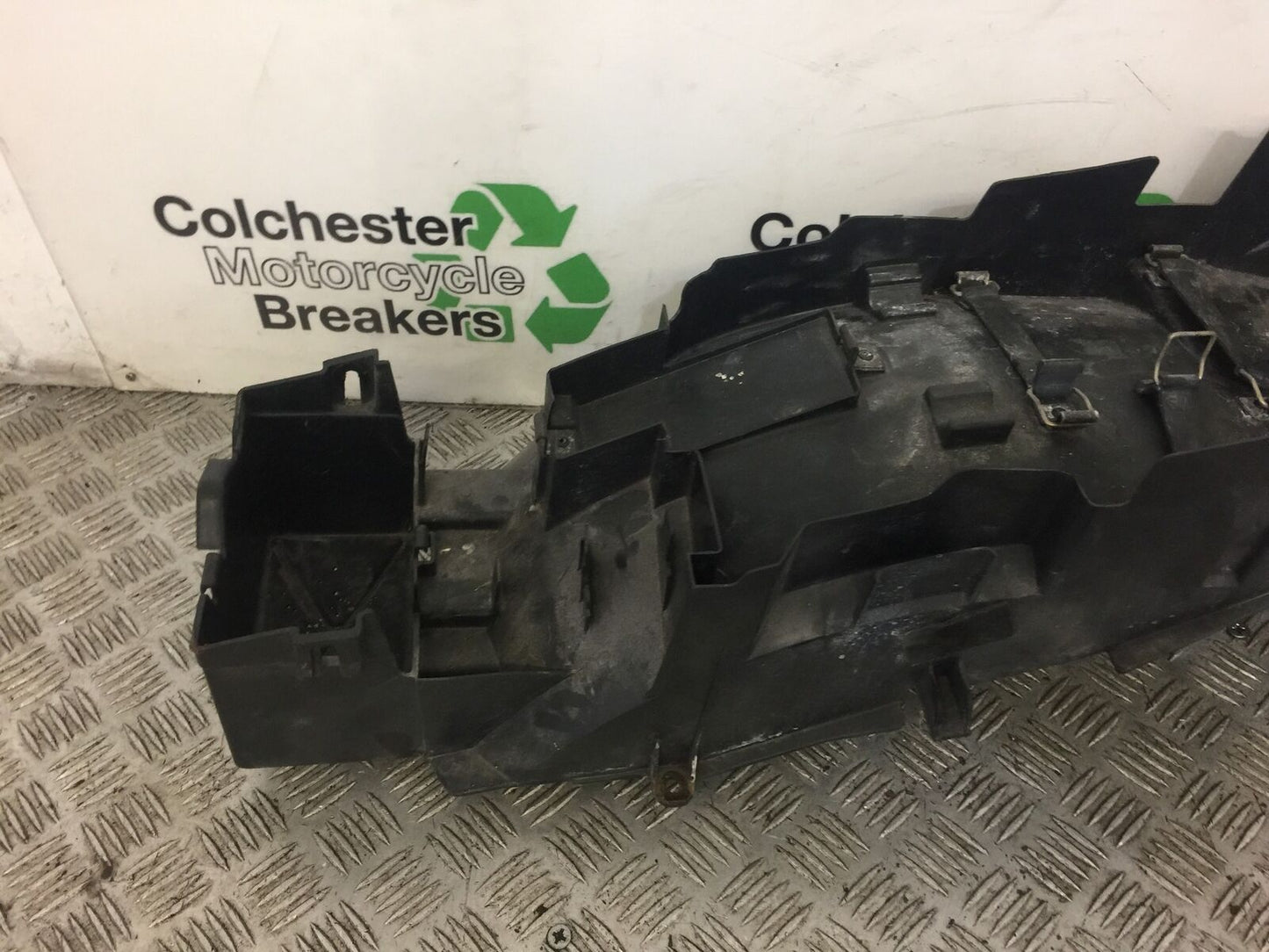 YAMAHA YZF600 YZF 600 THUNDERCAT REAR MUDGUARD 1998 (STOCK 344)