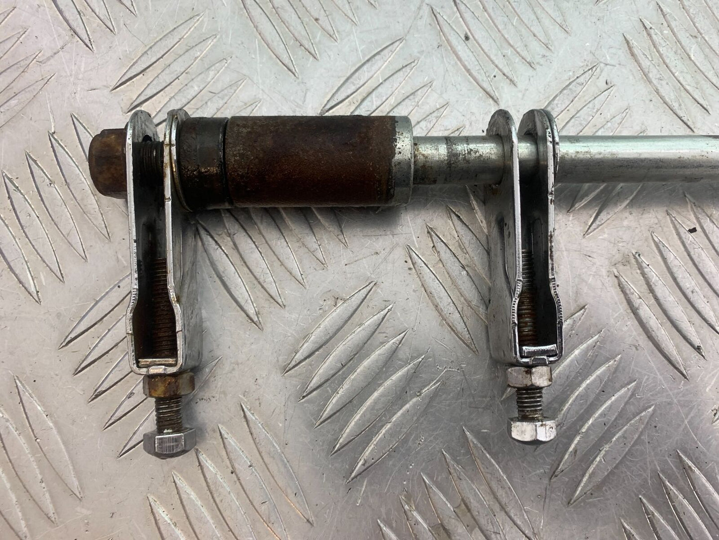 BLUROC LEGEND 125 REAR WHEEL SPINDLE YEAR 2022 (CMB1041)