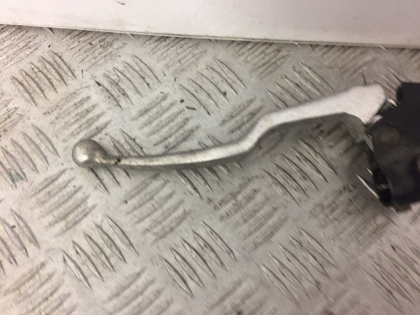 YAMAHA XJ900 XJ 900 DIVERSION CLUTCH LEVER AND BRACKET YEAR 1994-2002