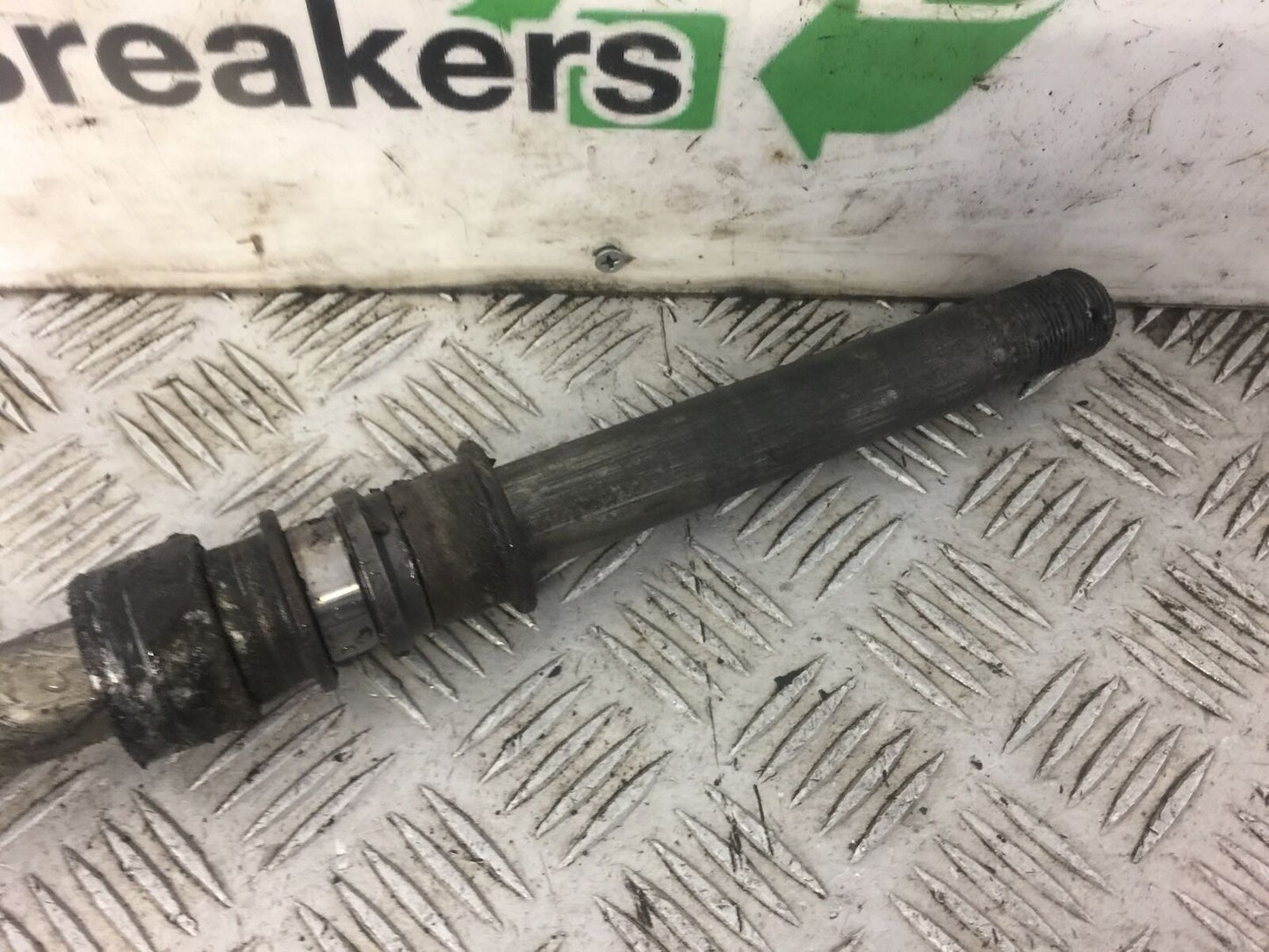 KAWASAKI ZX6R ZX636 REAR WHEEL SPINDLE YEAR 2002 (STOCK 484)