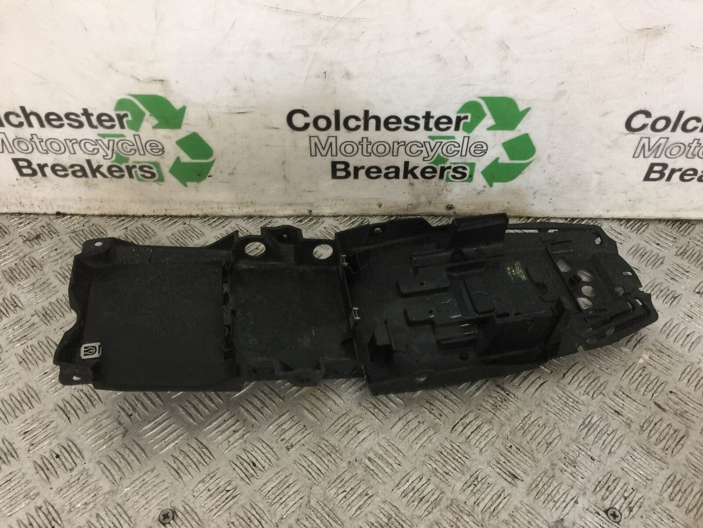 TRIUMPH 675 STREET TRIPLE R UNDERTRAY YEAR 2016 (STOCK 781)