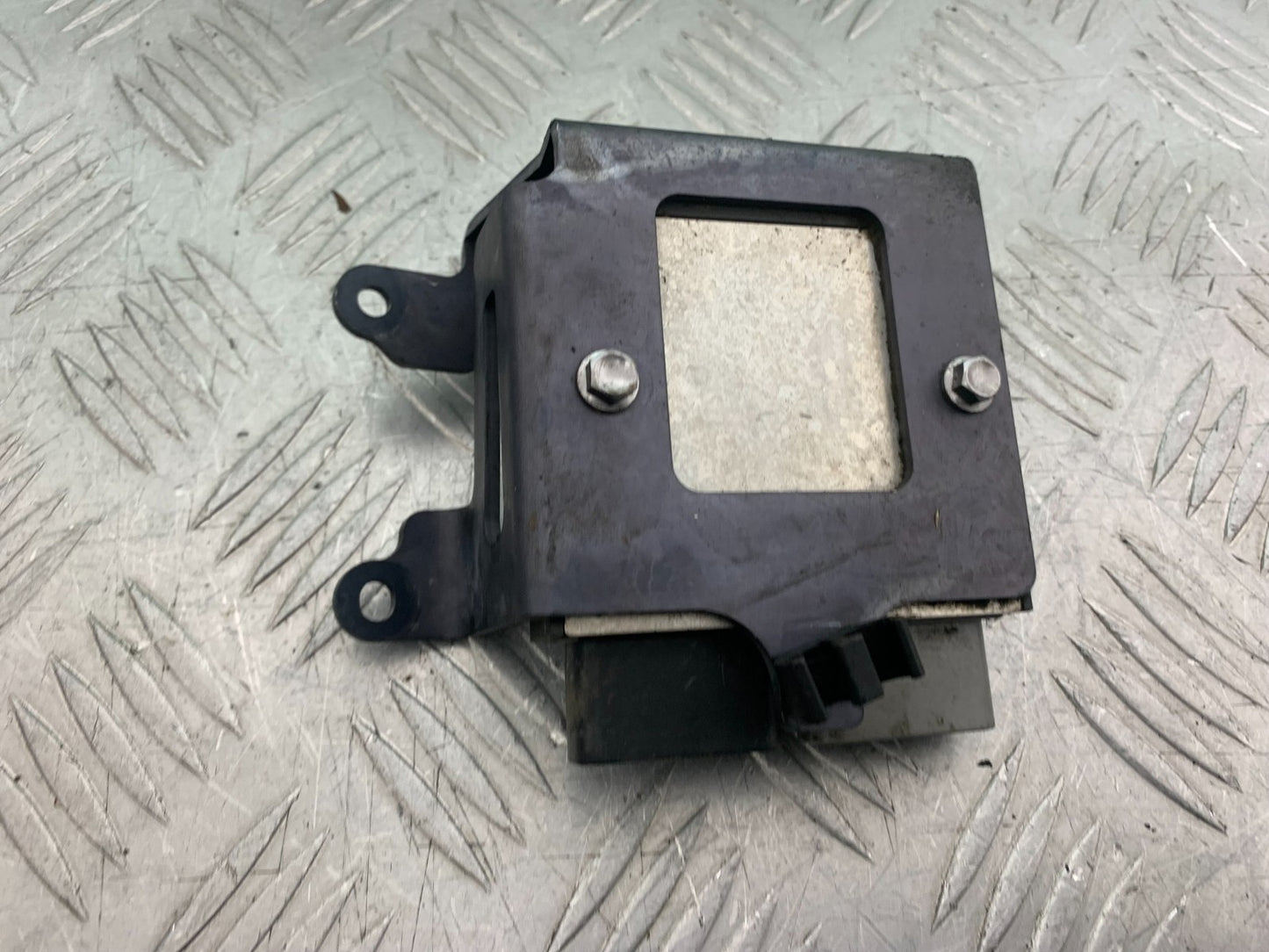 TRIUMPH 675 STREET TRIPLE RX REGULATOR 2015- 2017 (CMB1299)