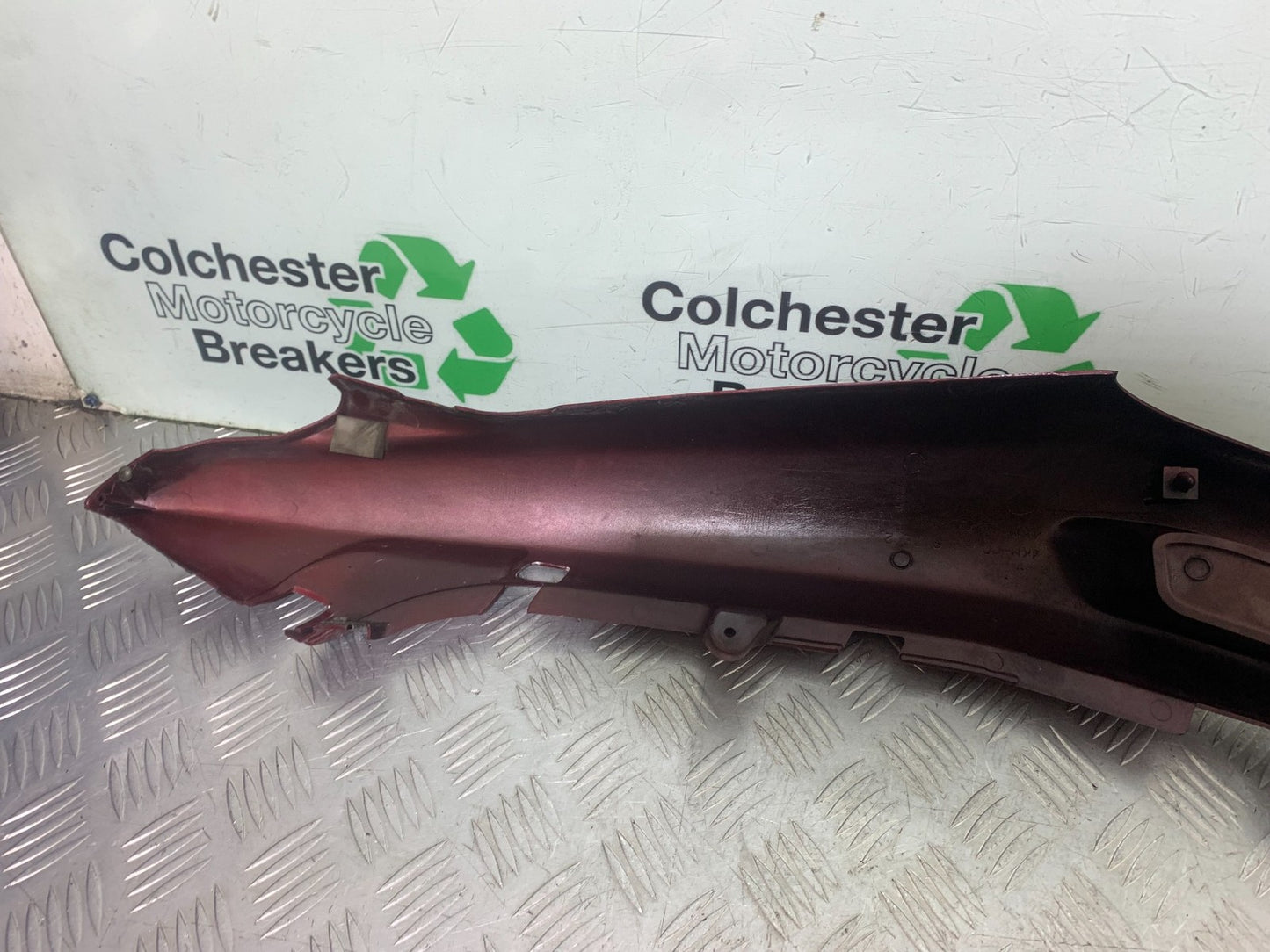 YAMAHA XJ900 XJ 900 DIVERSION RIGHT SEAT PANEL YEAR 1994-2002(CMB1292)
