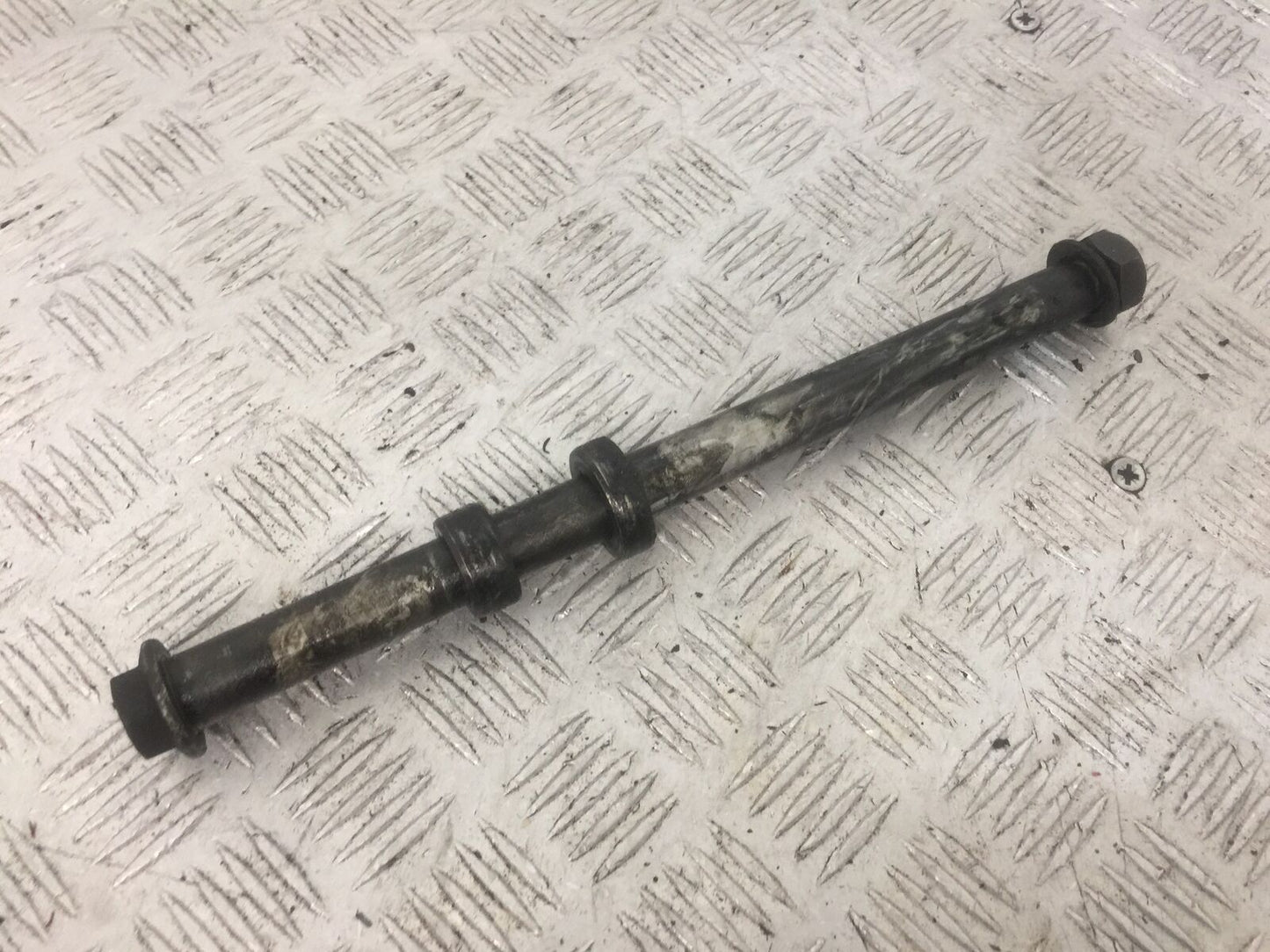 HONDA CBR600 CBR 600 F4I REAR WHEEL SPINDLE YEAR 2002 (STOCK 867)