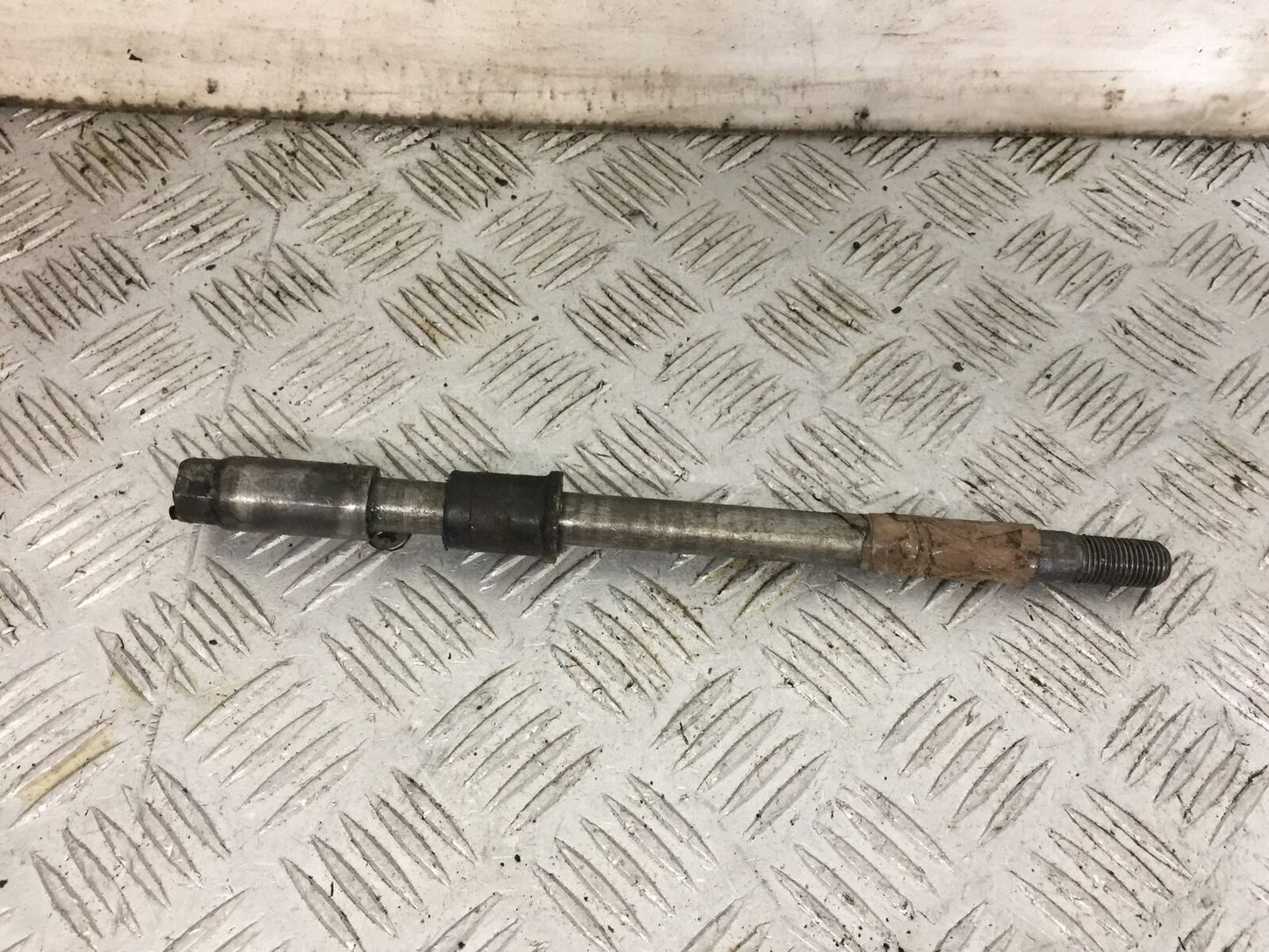 SUZUKI AN 250 BURGMAN SEAT HINGE YEAR 1999 (STOCK 881)