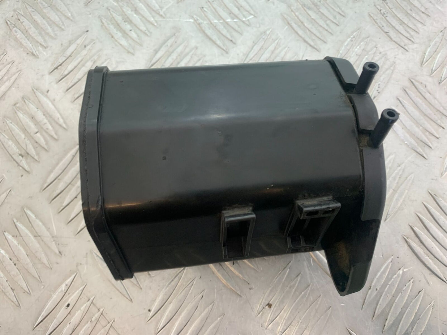 HARLEY DAVIDSON XL883 N IROD EMISSION BOX YEAR 2020 (CMB1116)