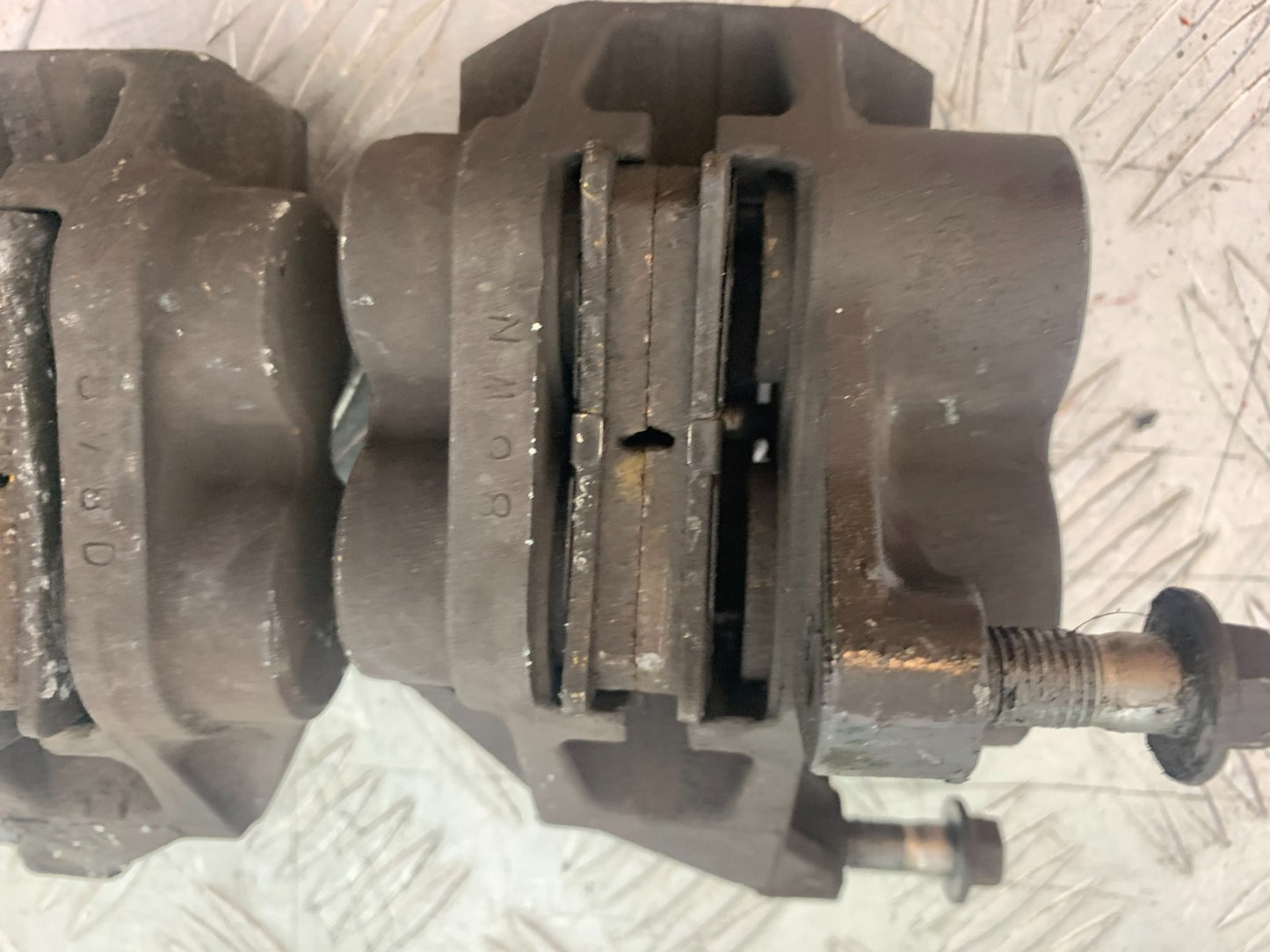 YAMAHA YZF1000 THUNDERACE FRONT BRAKE CALIPERS YEAR 1997-2000 (CMB1204)