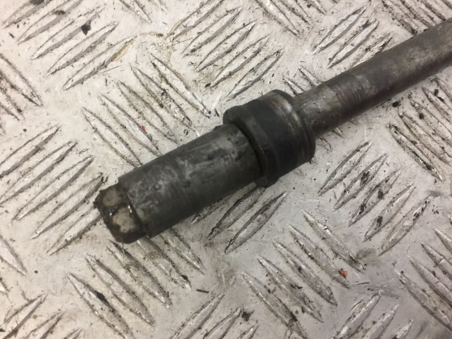 HONDA XL650 V TRANSALP FRONT WHEEL SPINDLE YEAR 2000-2006 (STOCK 665)