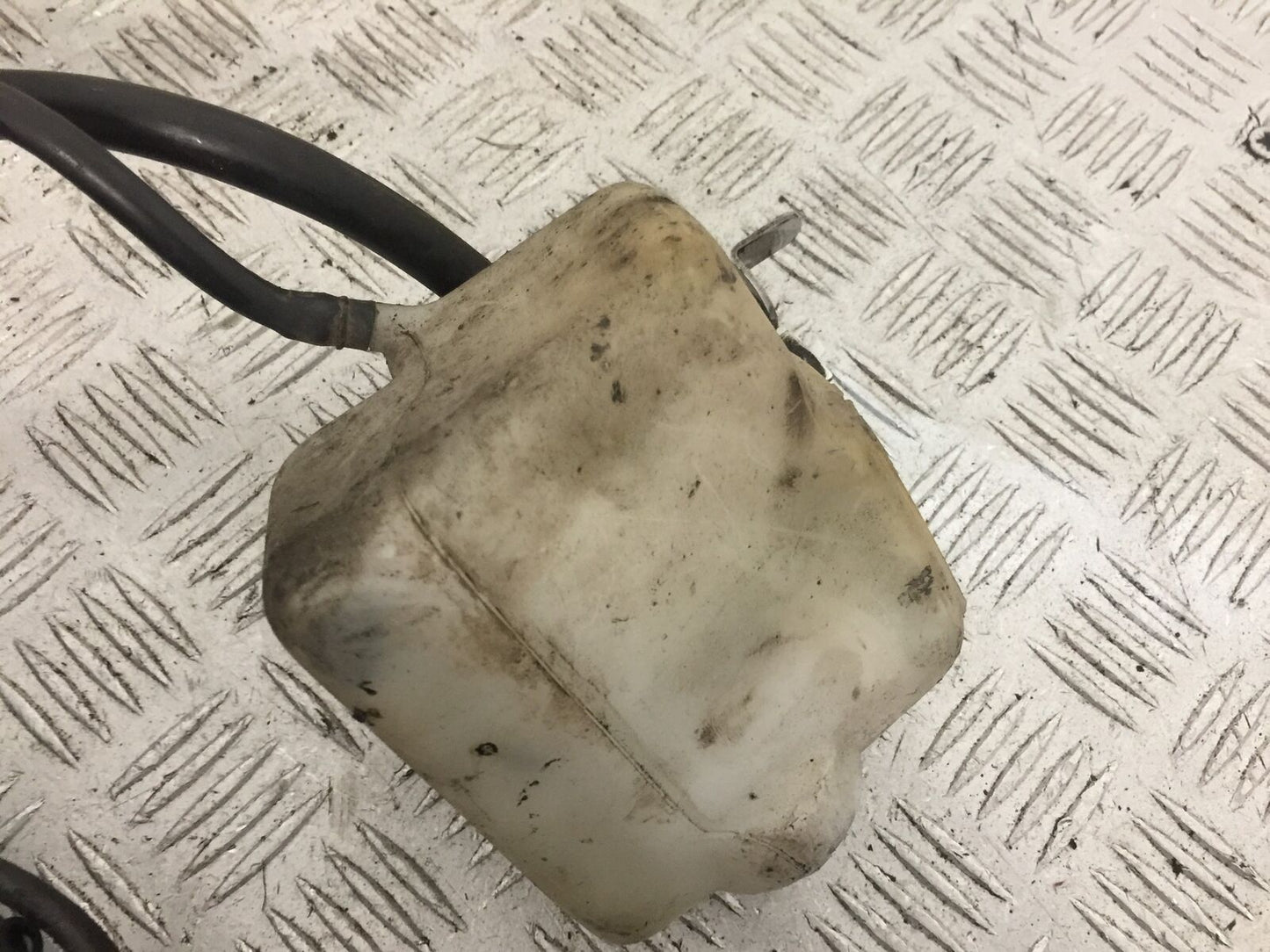 YAMAHA YZF R1 5VY COOLANT BOTTLE YEAR 2004-2006 (STOCK 748)